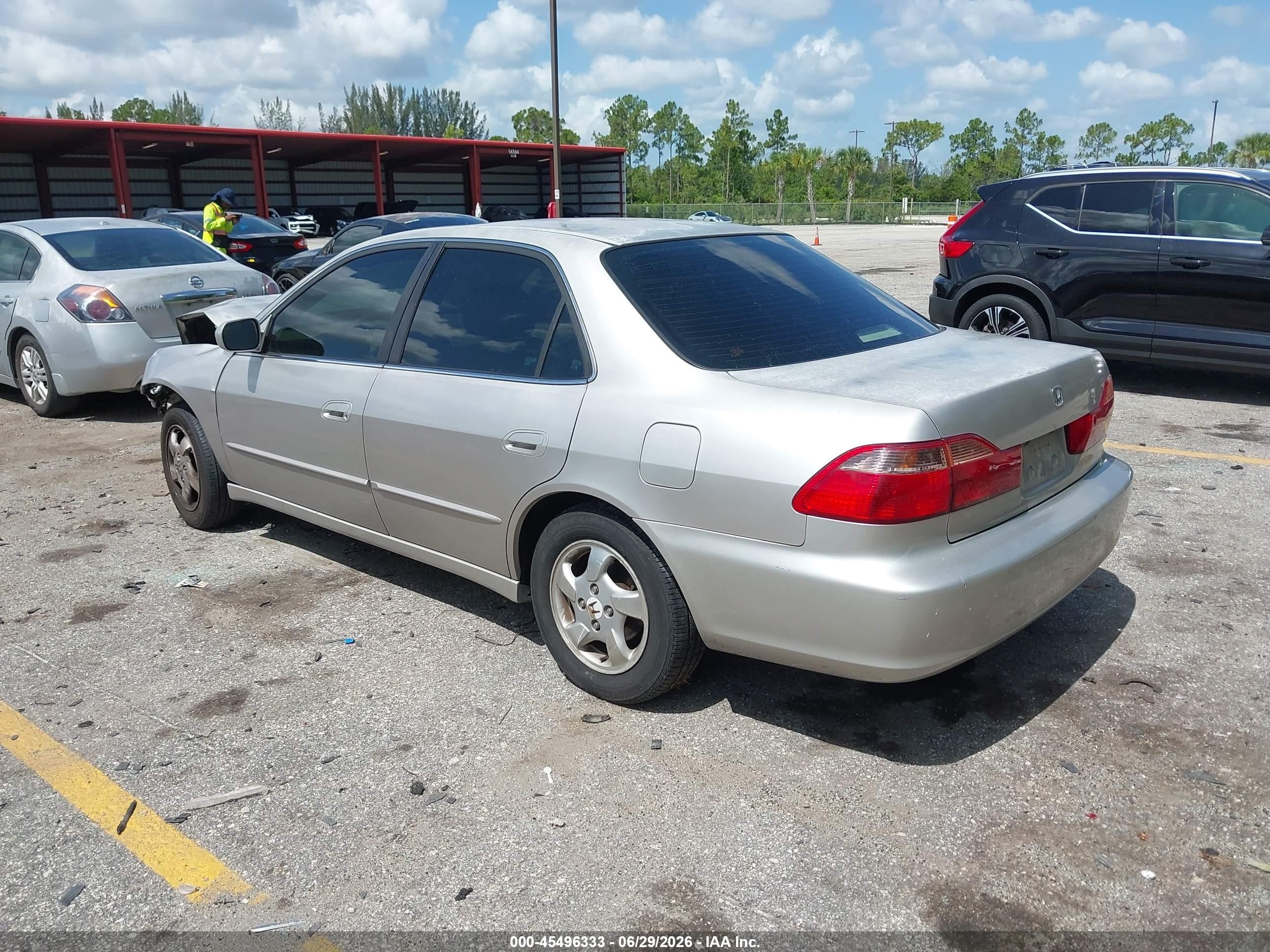 1998 Honda Accord Ex Silver vin: 1HGCG5658WA188778