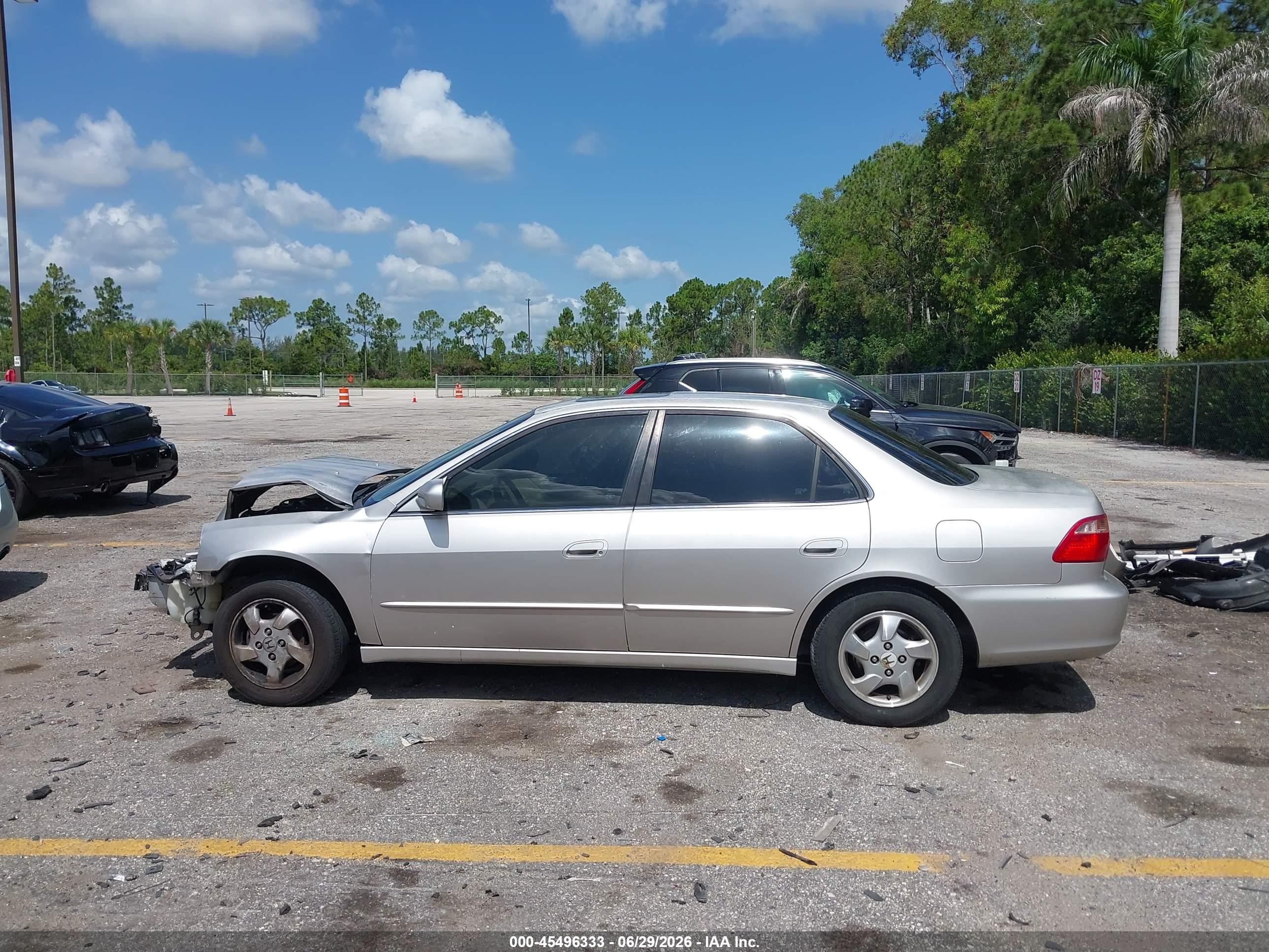 1998 Honda Accord Ex Silver vin: 1HGCG5658WA188778