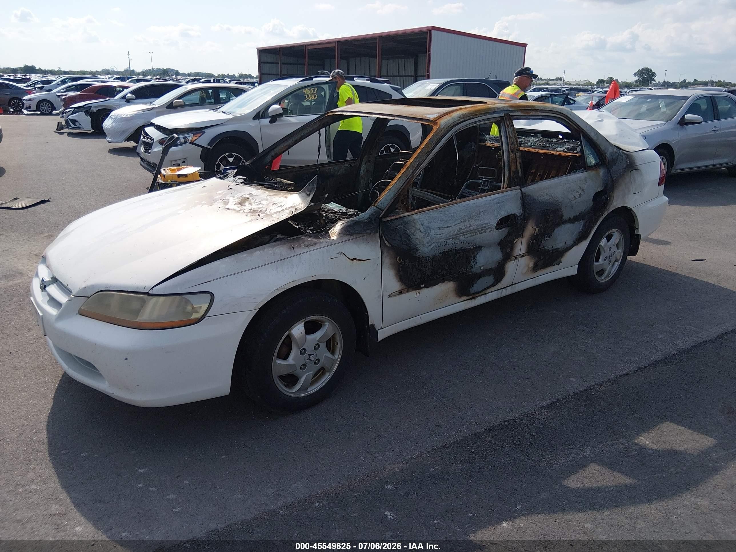 2000 Honda Accord 2.3 Ex White vin: 1HGCG565XYA143134