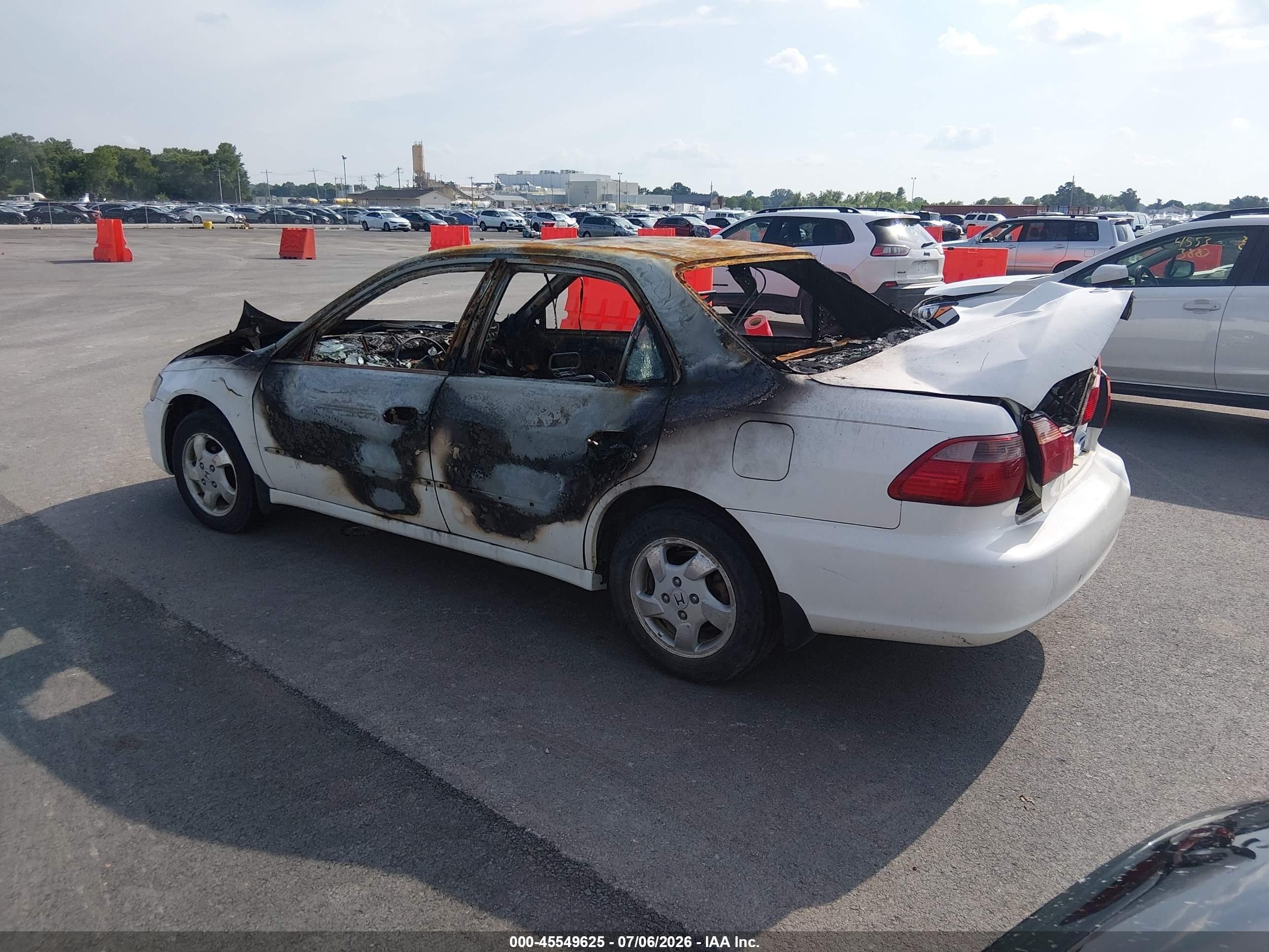 2000 Honda Accord 2.3 Ex White vin: 1HGCG565XYA143134