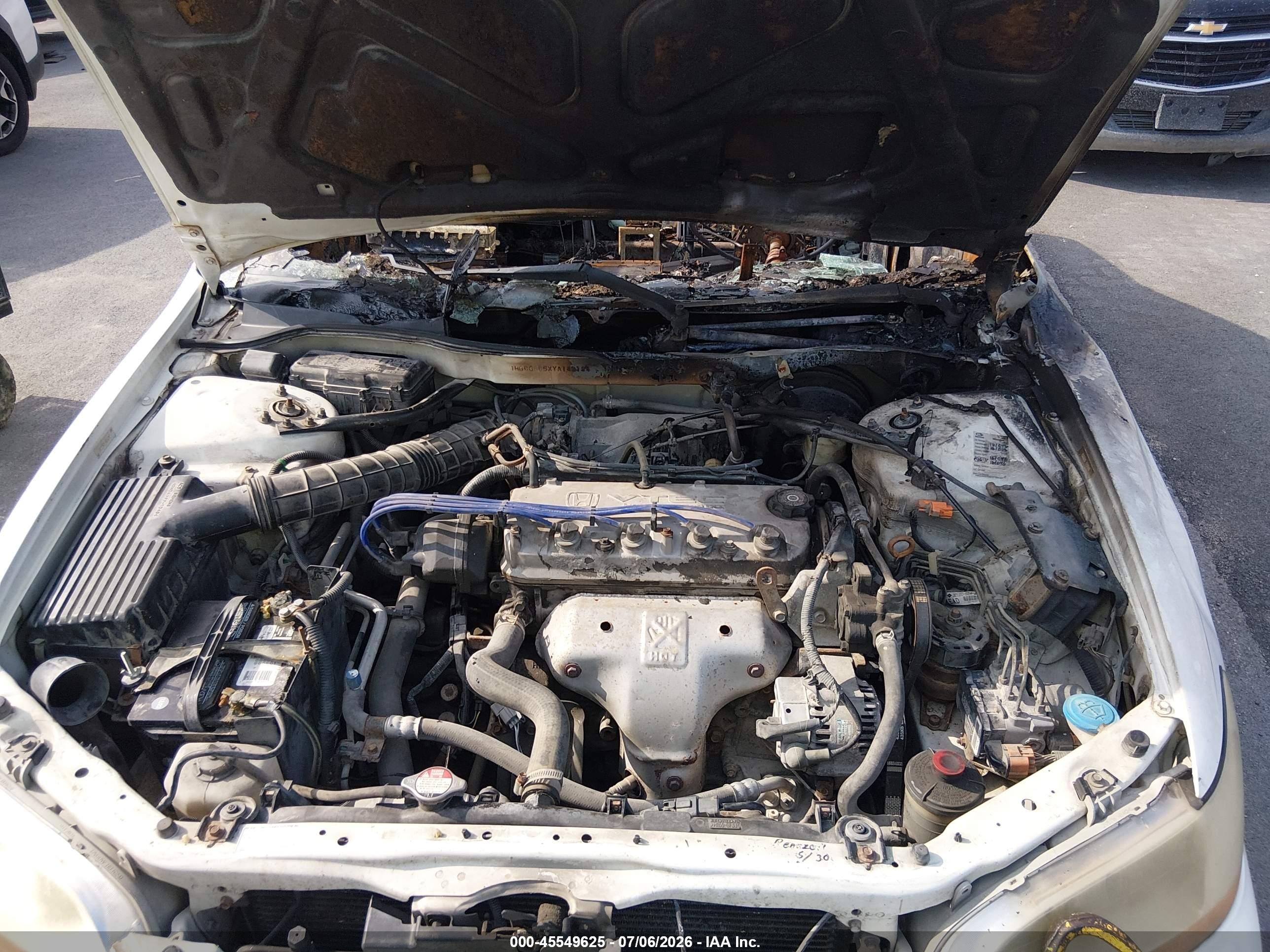 2000 Honda Accord 2.3 Ex White vin: 1HGCG565XYA143134