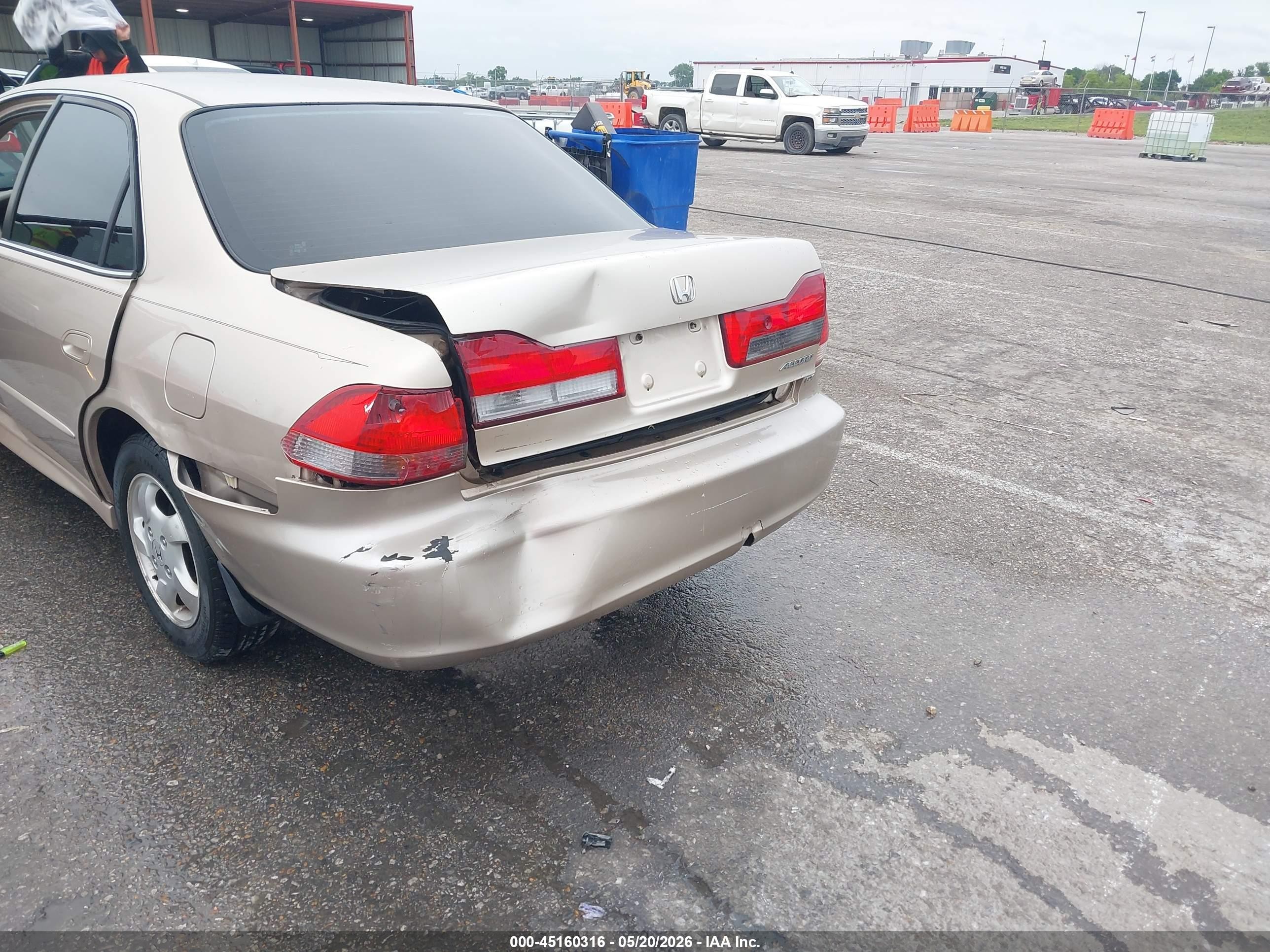 2000 Honda Accord 2.3 Ex Gold vin: 1HGCG5667YA111282
