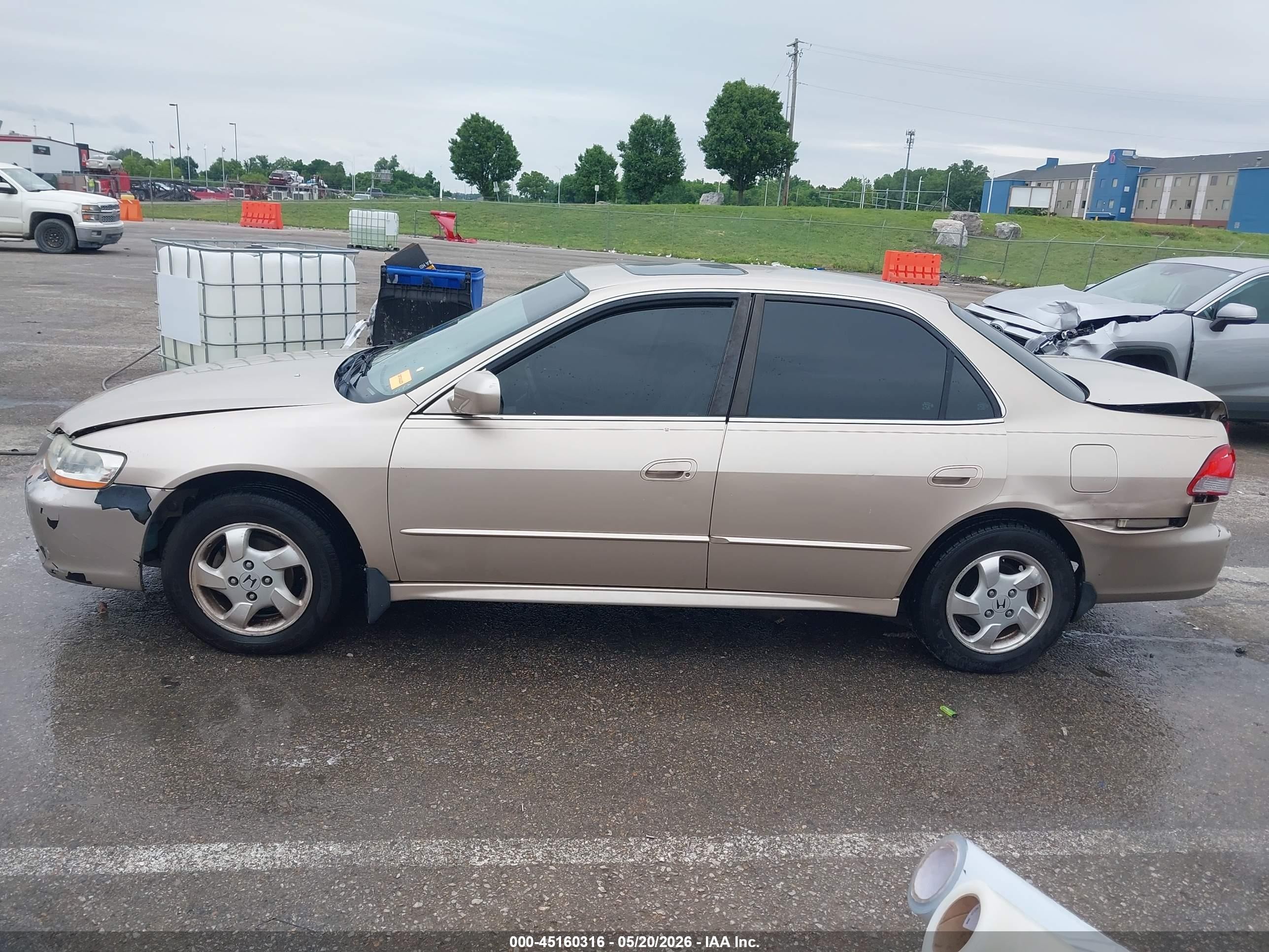 2000 Honda Accord 2.3 Ex Gold vin: 1HGCG5667YA111282