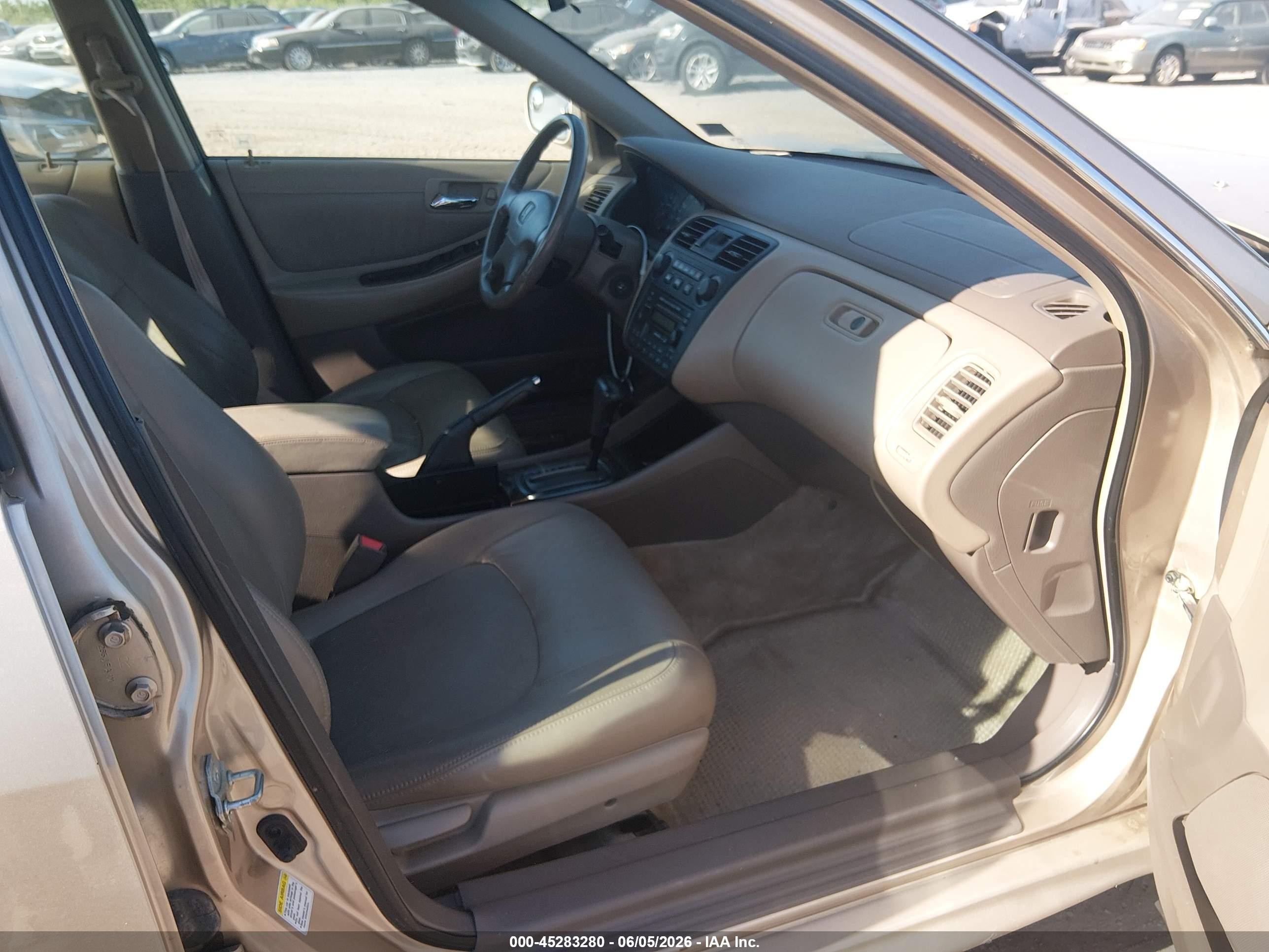 2002 Honda Accord 2.3 Ex Золотой vin: 1HGCG56692A036043