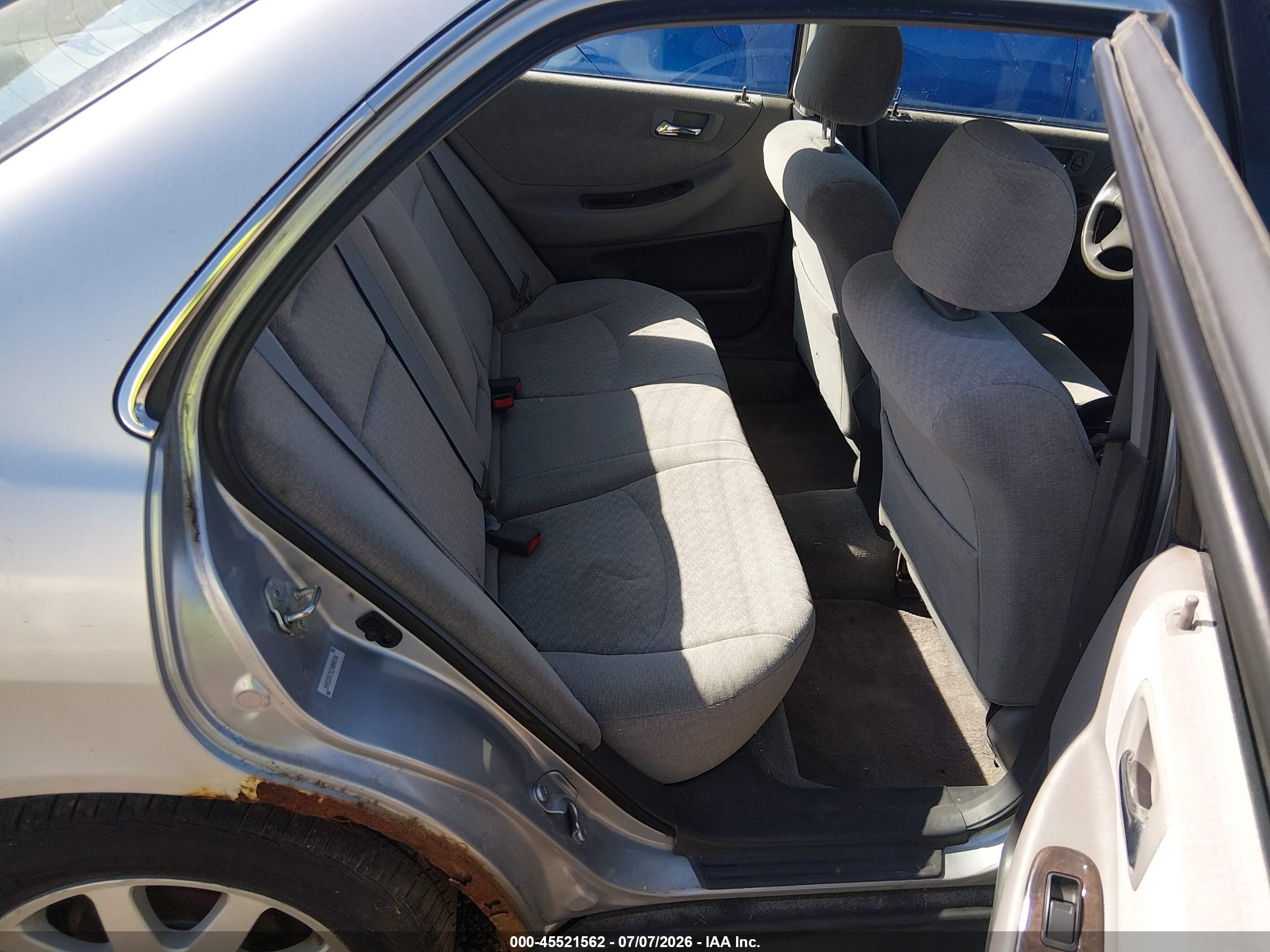 2002 Honda Accord 2.3 Se Silver vin: 1HGCG56712A080658
