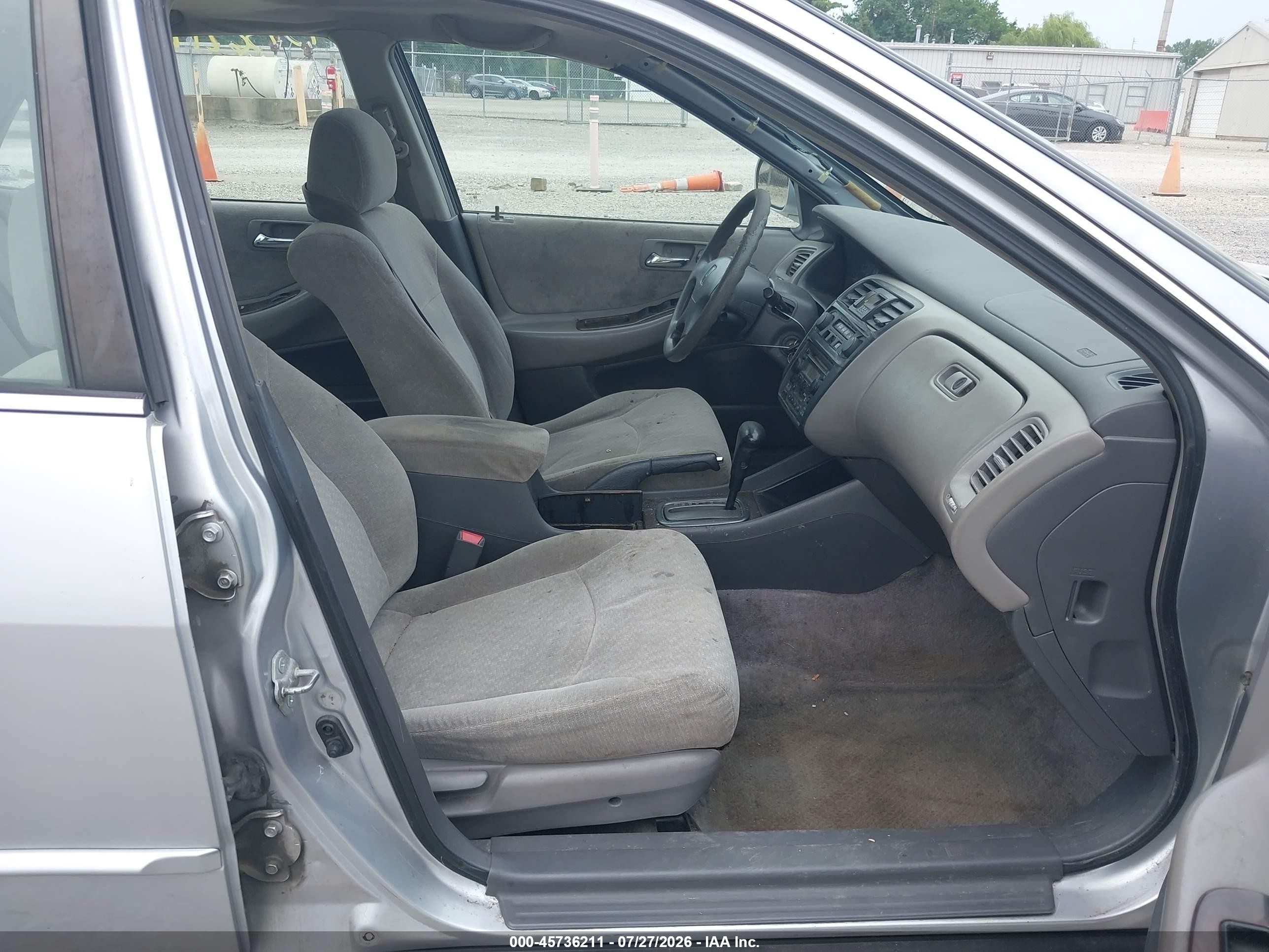 2002 Honda Accord 2.3 Se Silver vin: 1HGCG56742A000009