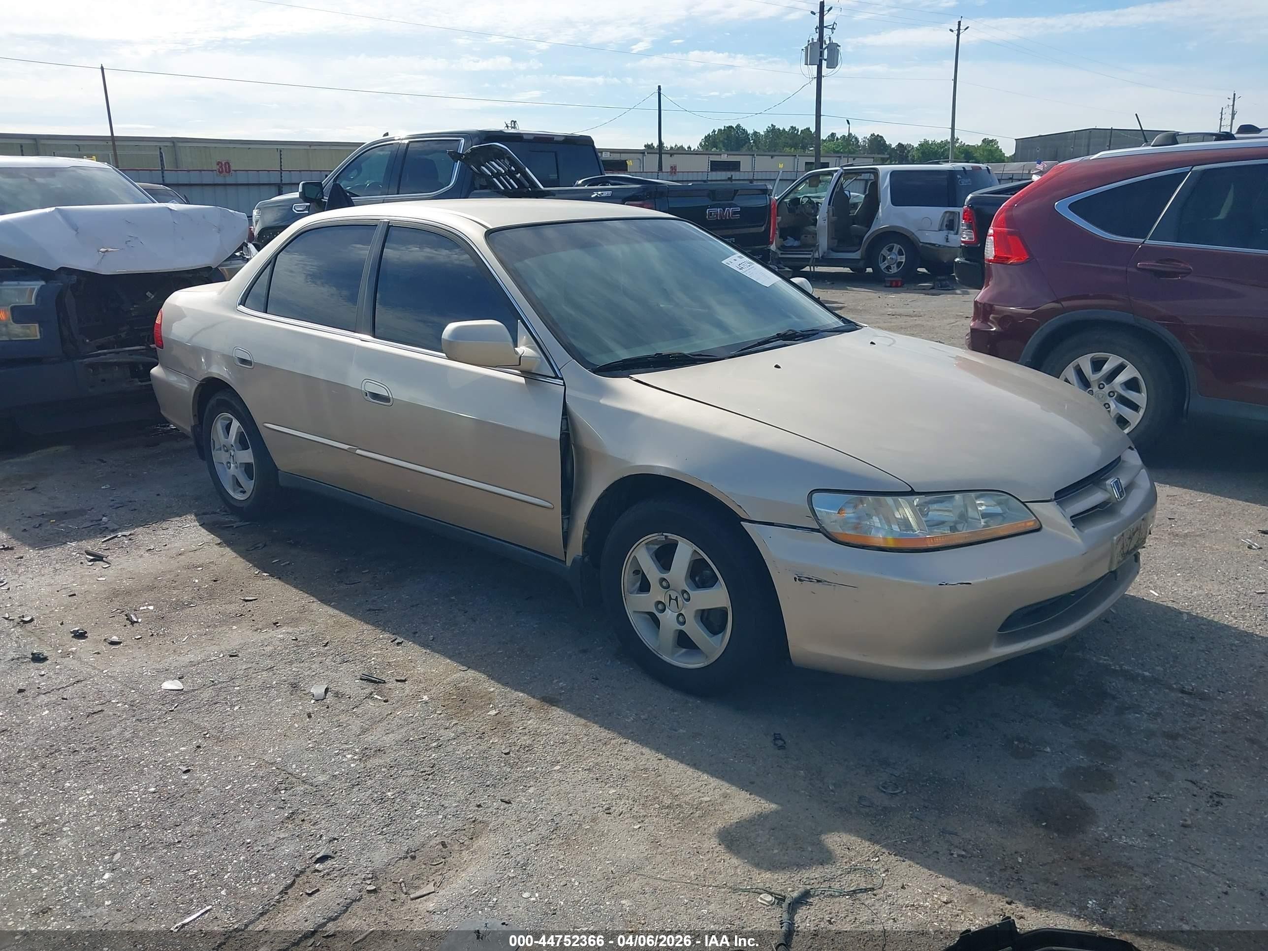 2000 Honda Accord 2.3 Se Бежевый vin: 1HGCG5678YA043261
