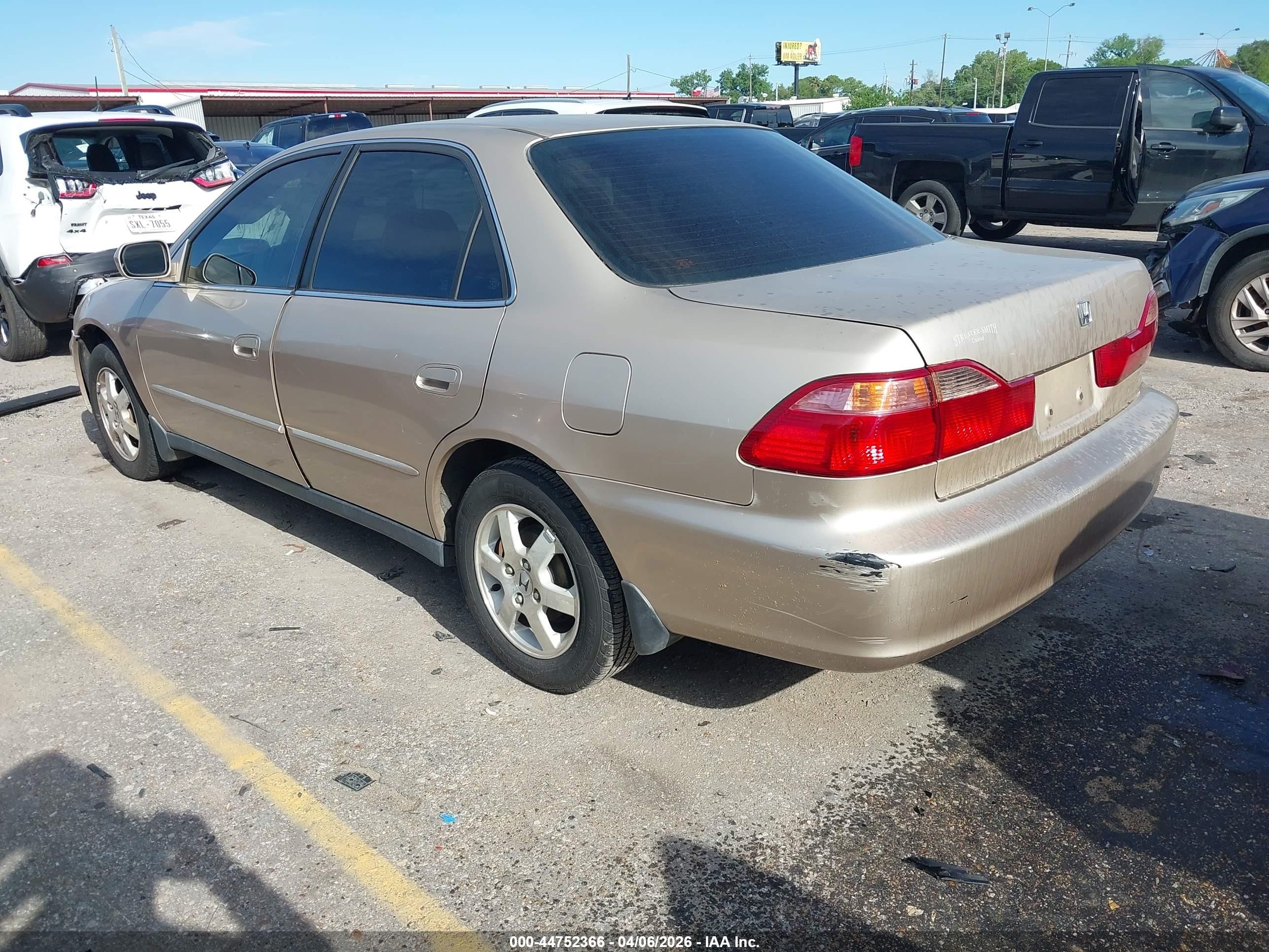 2000 Honda Accord 2.3 Se Бежевый vin: 1HGCG5678YA043261