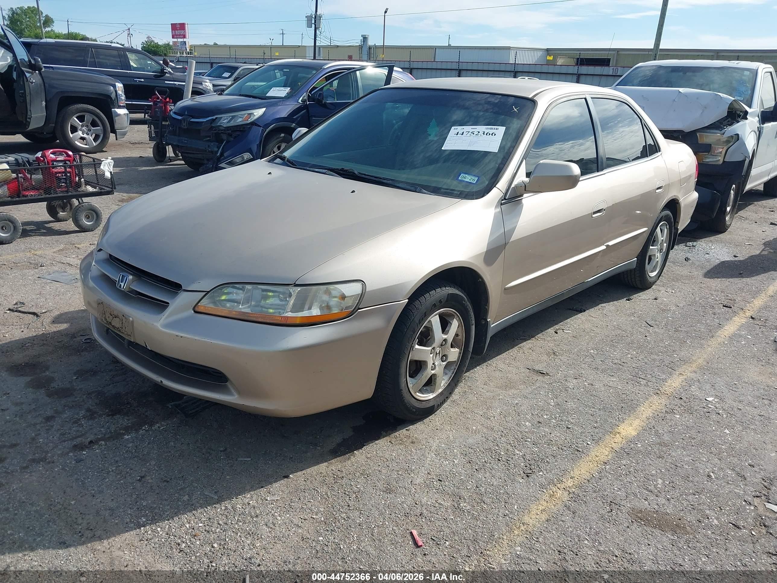2000 Honda Accord 2.3 Se Бежевый vin: 1HGCG5678YA043261