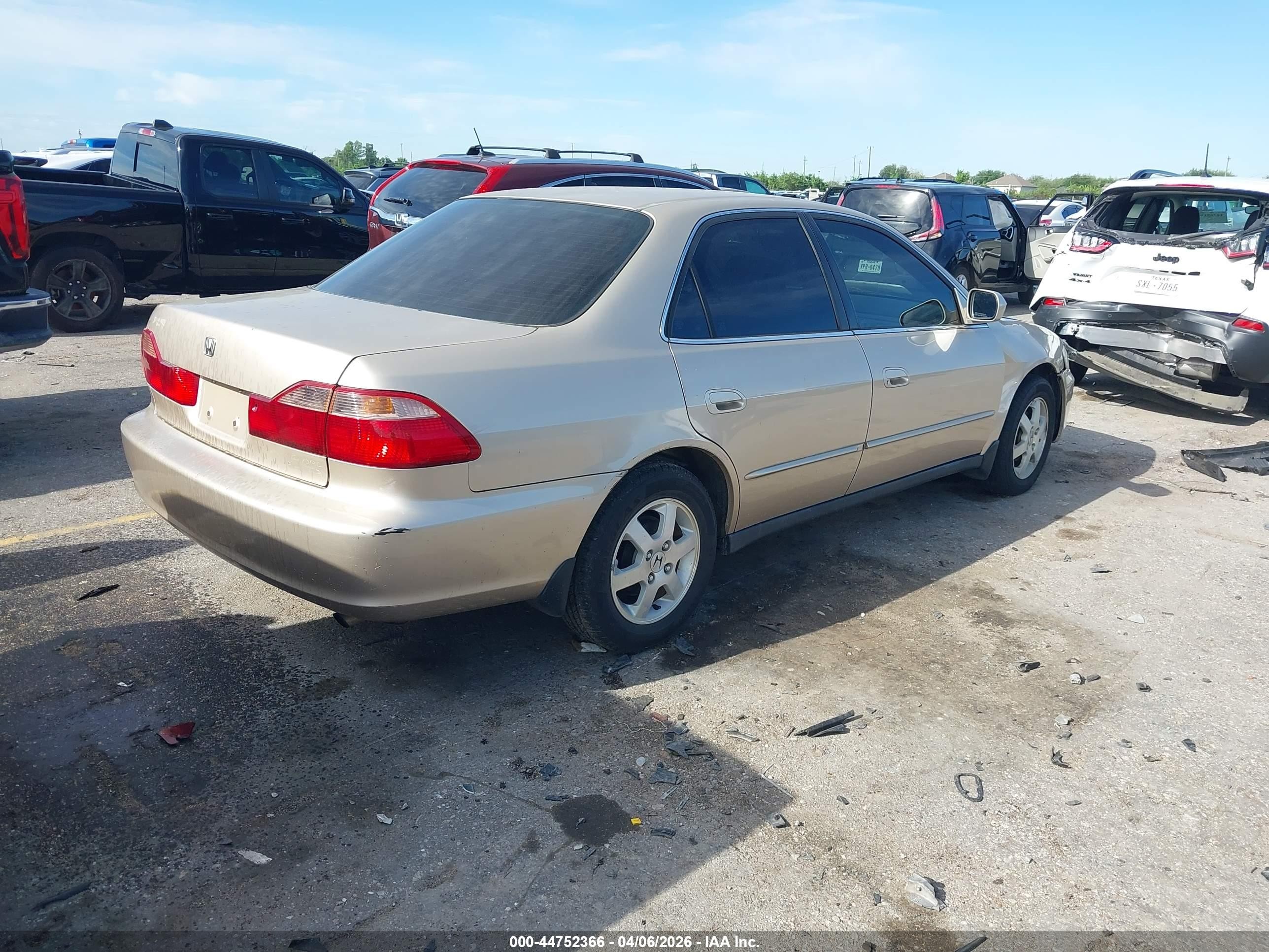 2000 Honda Accord 2.3 Se Бежевый vin: 1HGCG5678YA043261