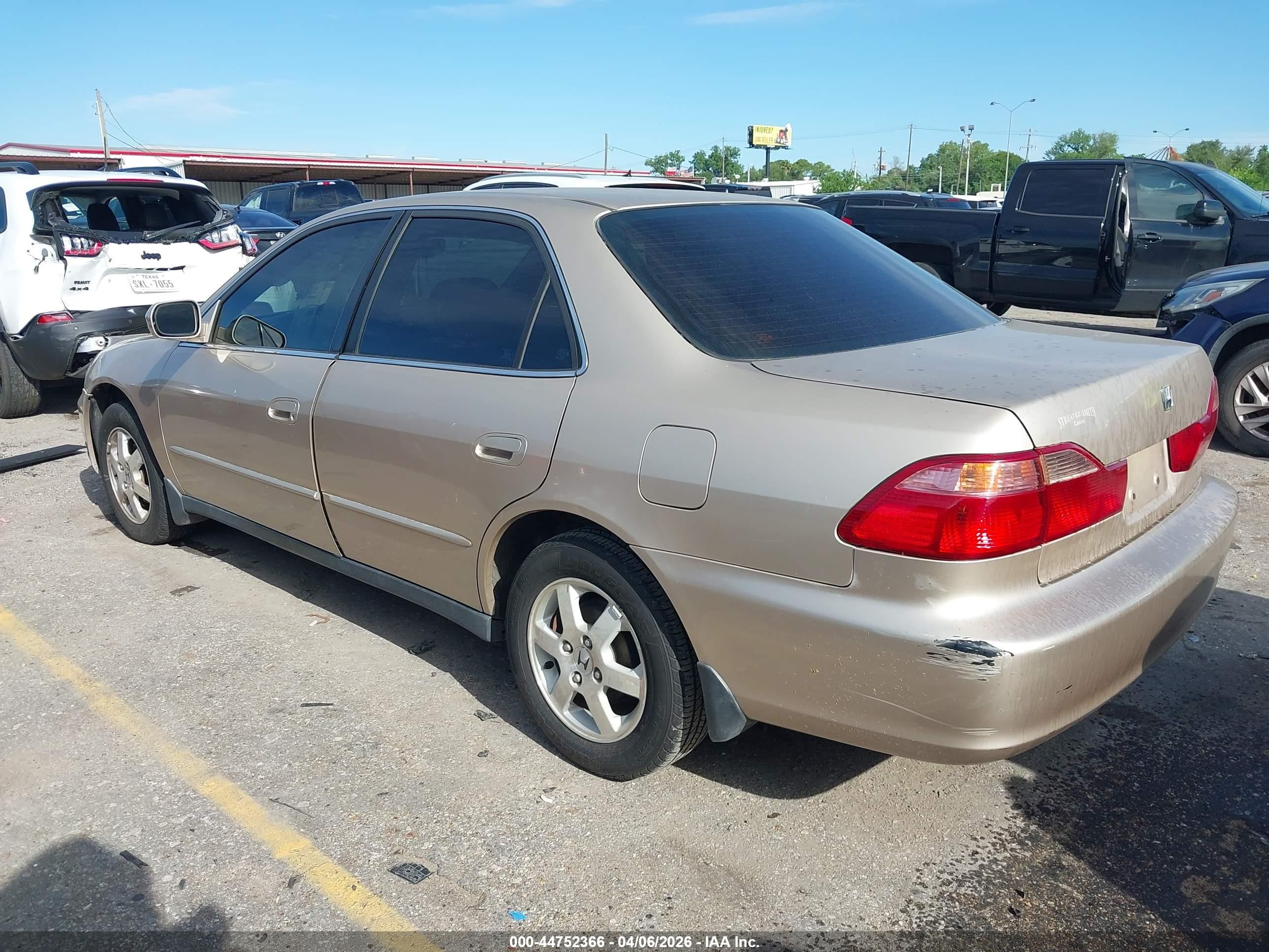 2000 Honda Accord 2.3 Se Бежевый vin: 1HGCG5678YA043261