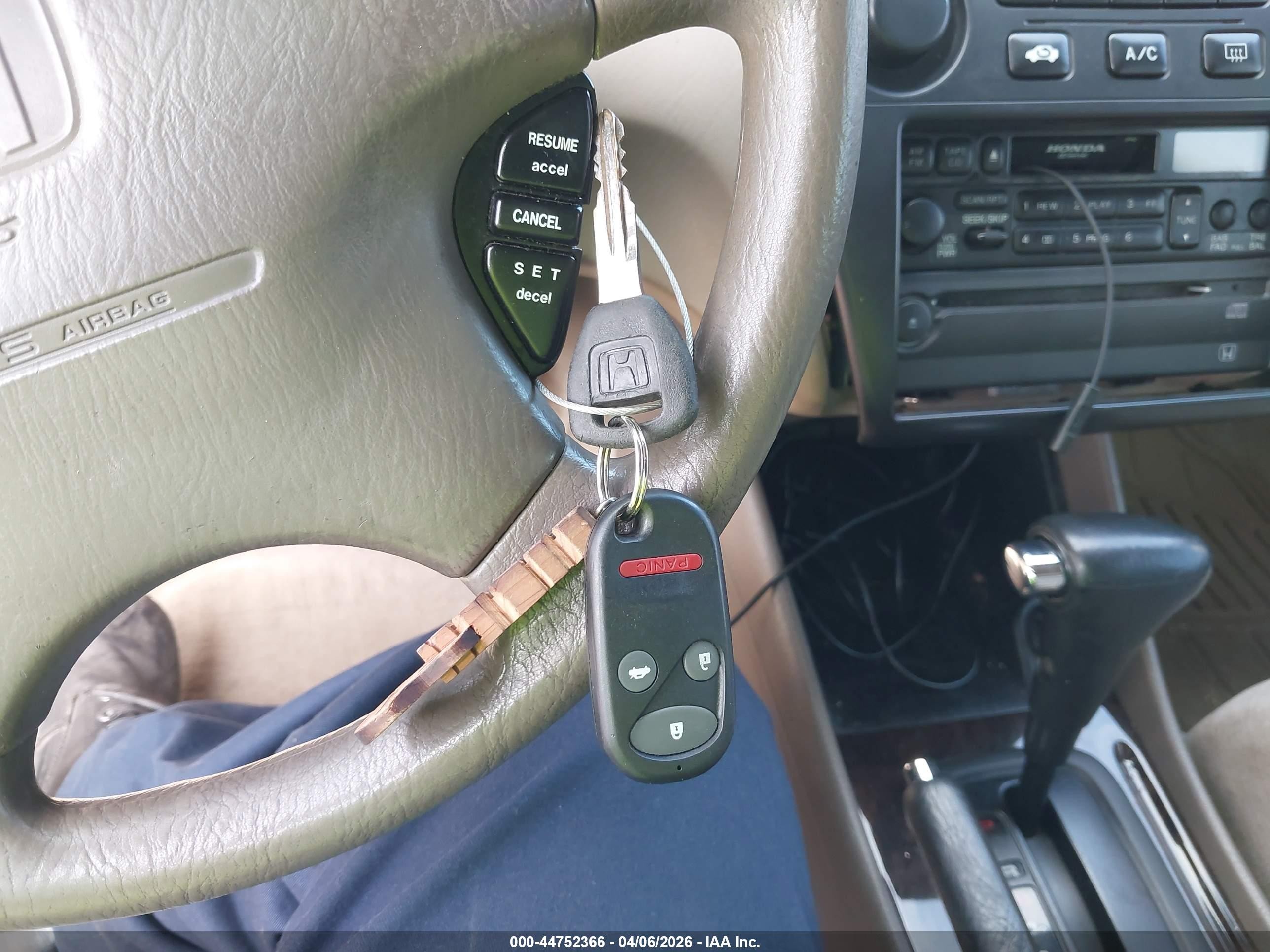 2000 Honda Accord 2.3 Se Бежевый vin: 1HGCG5678YA043261