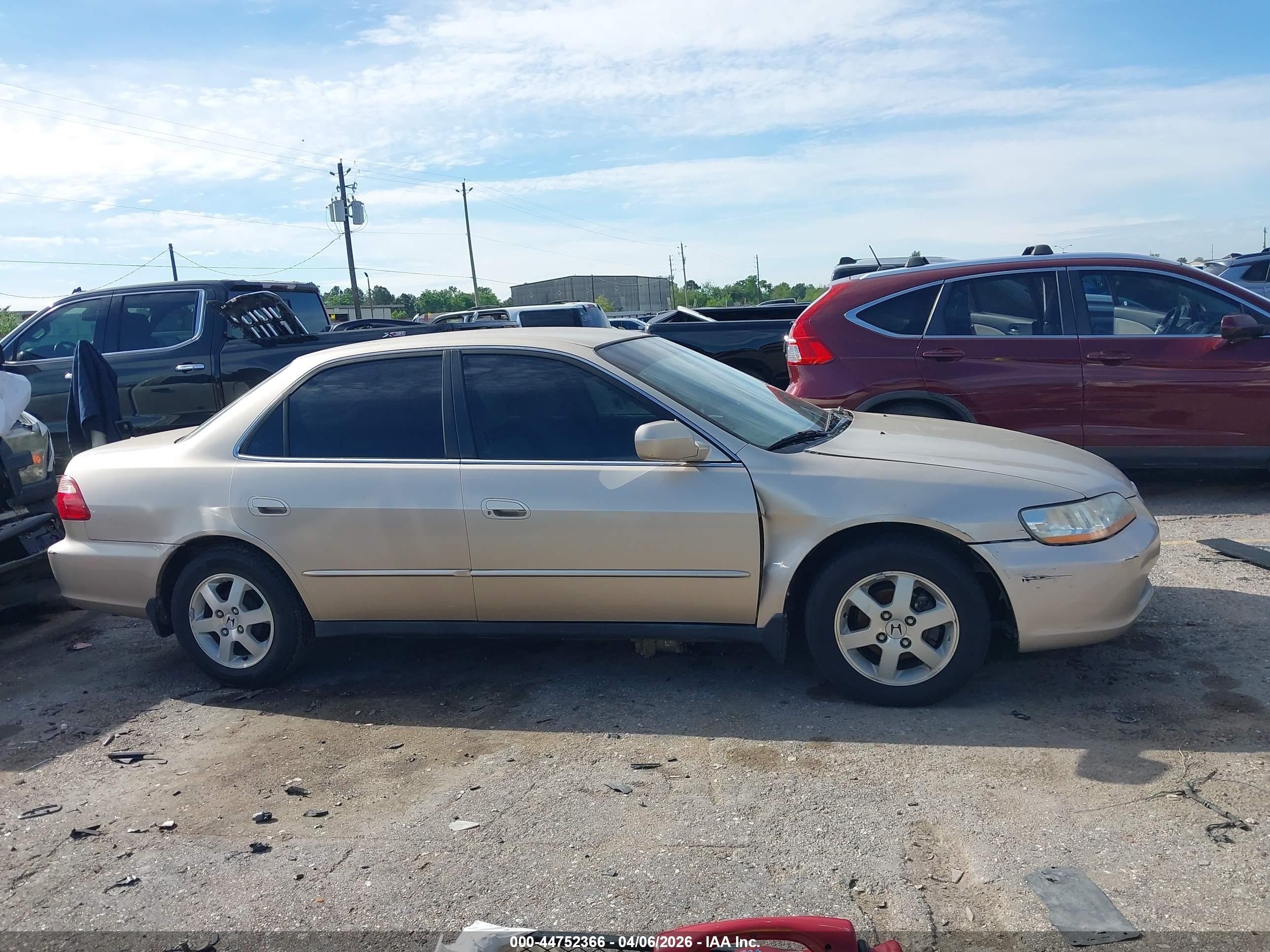 2000 Honda Accord 2.3 Se Бежевый vin: 1HGCG5678YA043261