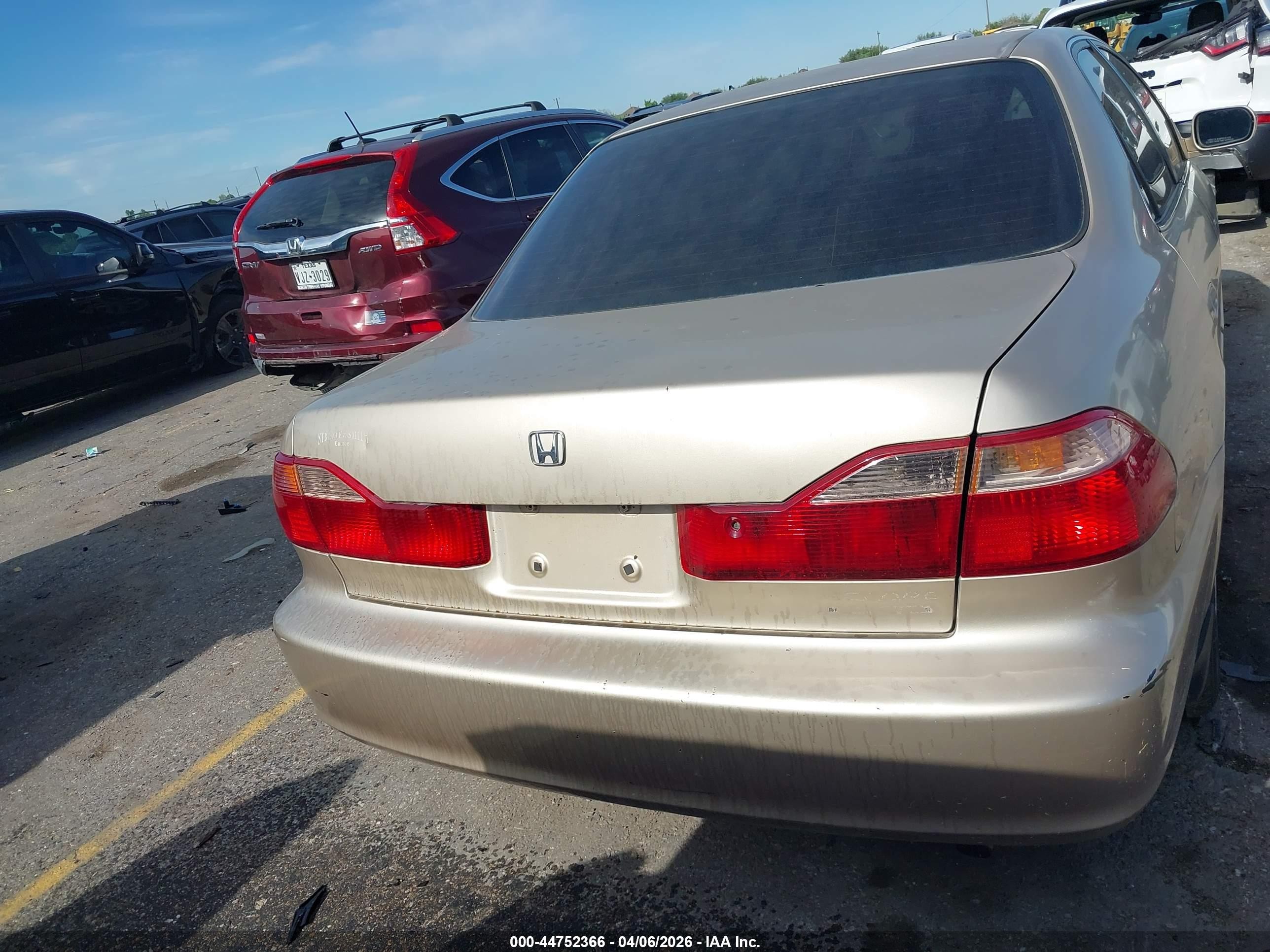 2000 Honda Accord 2.3 Se Бежевый vin: 1HGCG5678YA043261