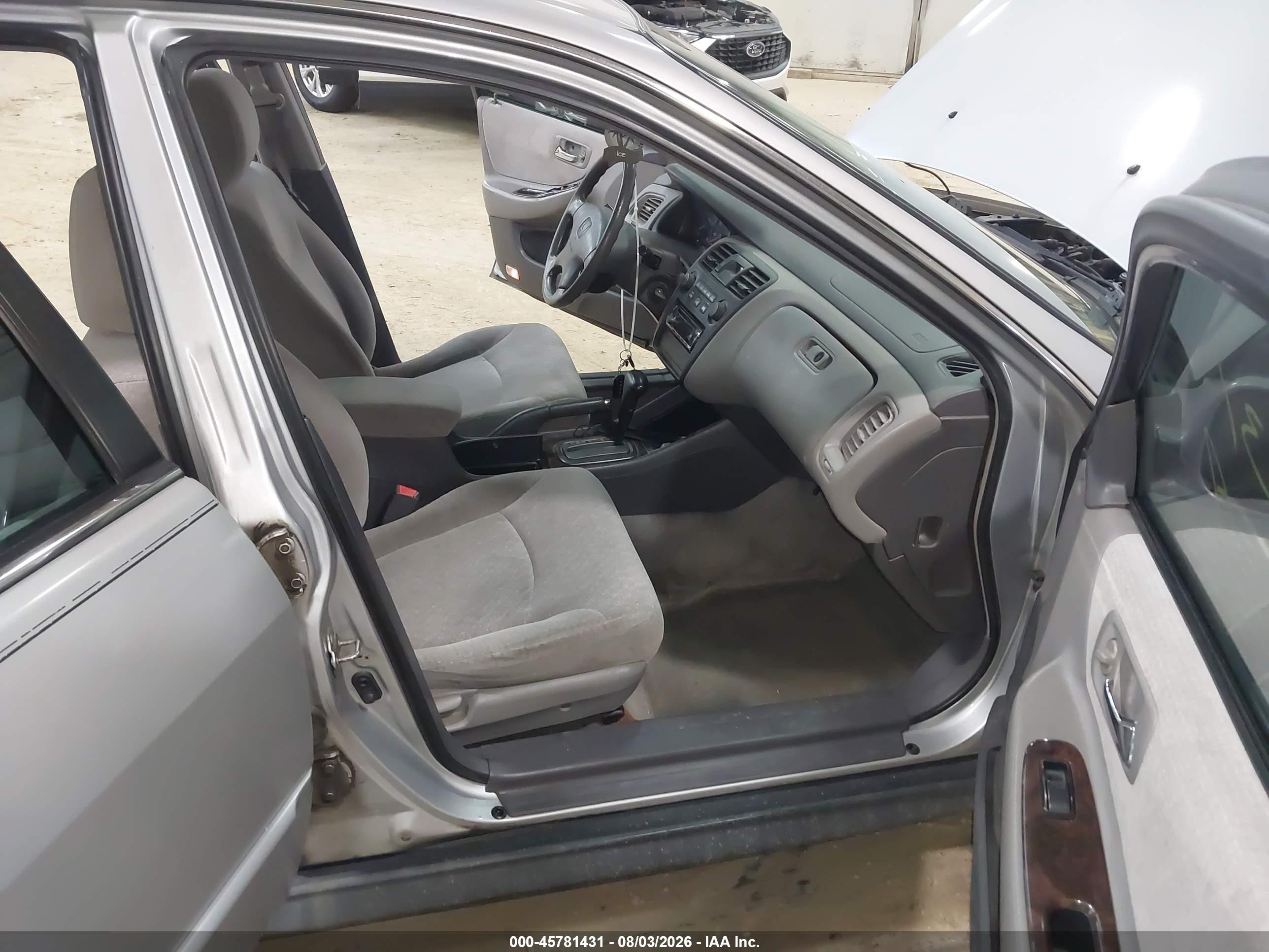 2002 Honda Accord 2.3 Se Silver vin: 1HGCG56792A172939