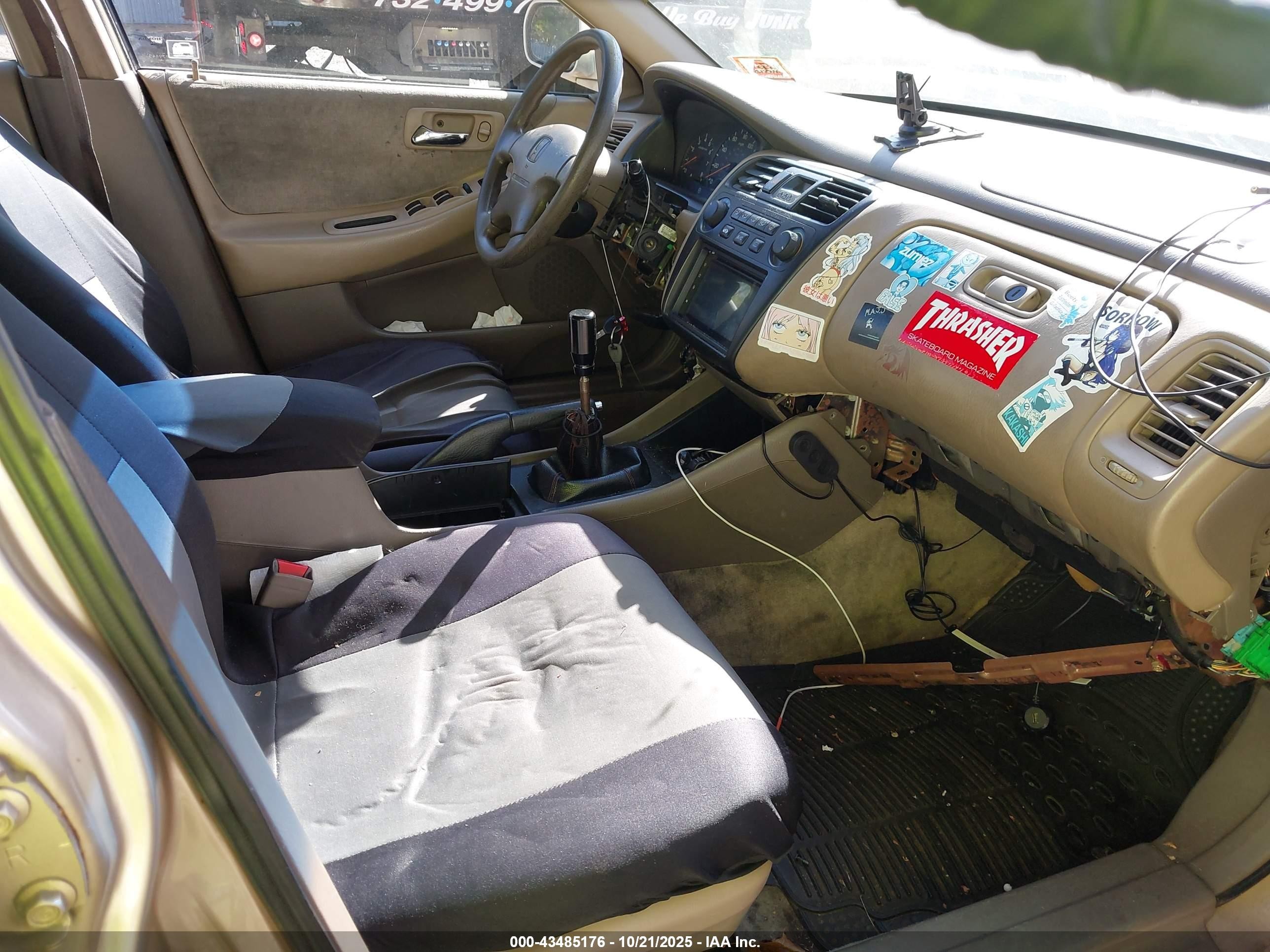2001 Honda Accord 2.3 Lx Желто-коричневый vin: 1HGCG65581A023247