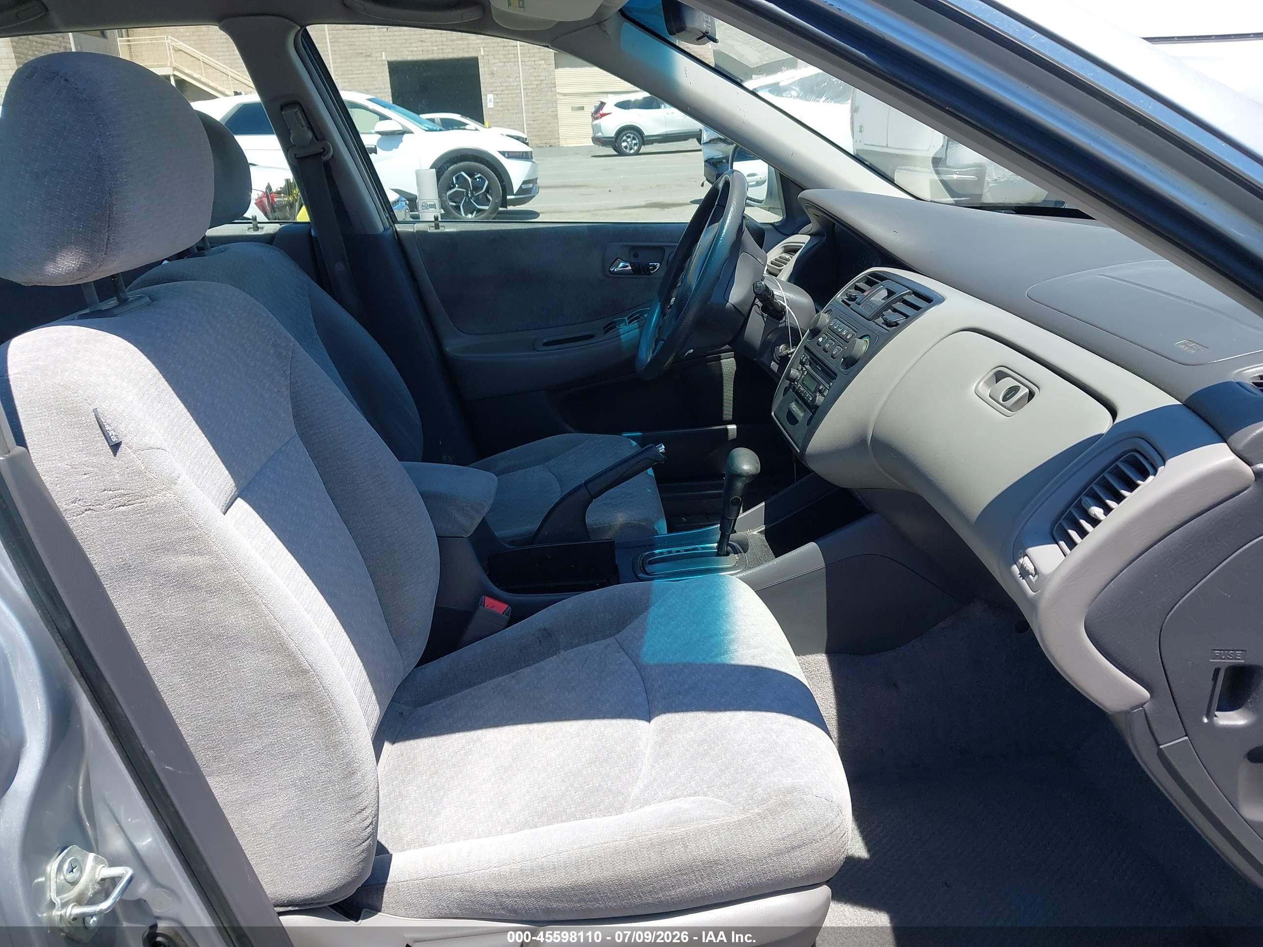 2001 Honda Accord 2.3 Lx Silver vin: 1HGCG66501A082498
