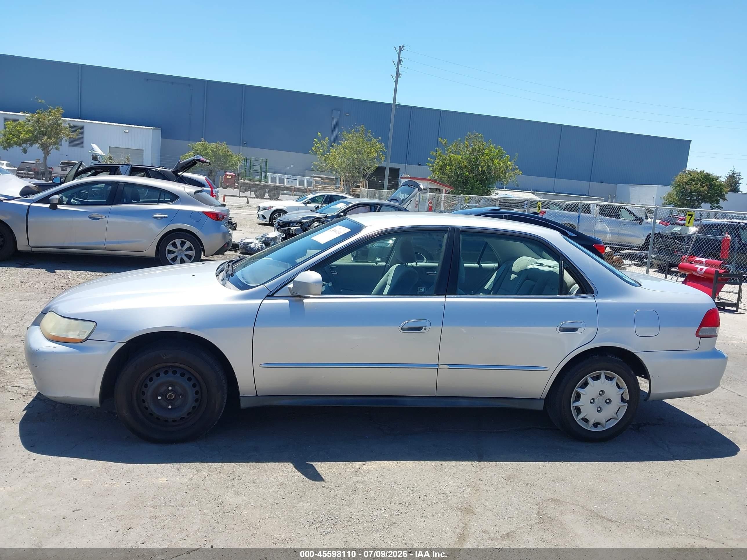 2001 Honda Accord 2.3 Lx Silver vin: 1HGCG66501A082498