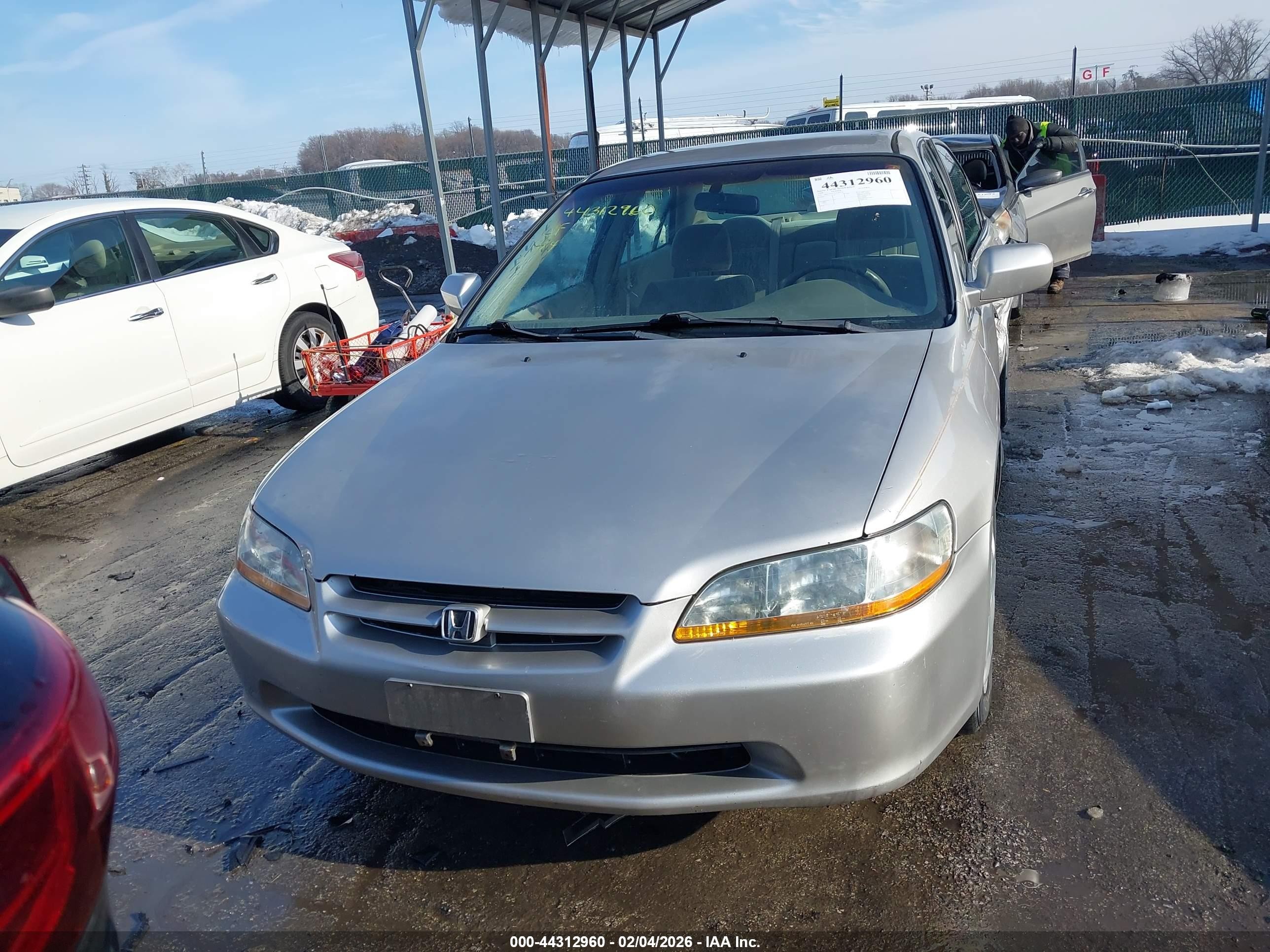 1999 Honda Accord Lx Silver vin: 1HGCG6651XA164118