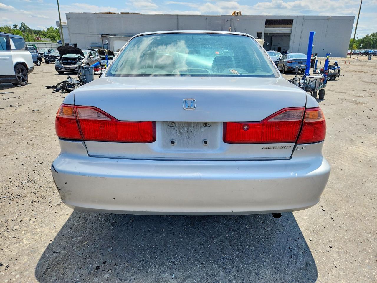 2000 Honda Accord Lx Silver vin: 1HGCG6651YA025575