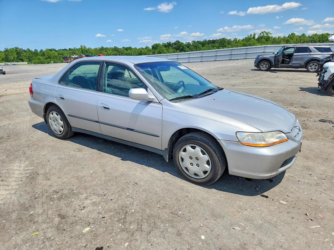 2000 Honda Accord Lx Silver vin: 1HGCG6651YA025575