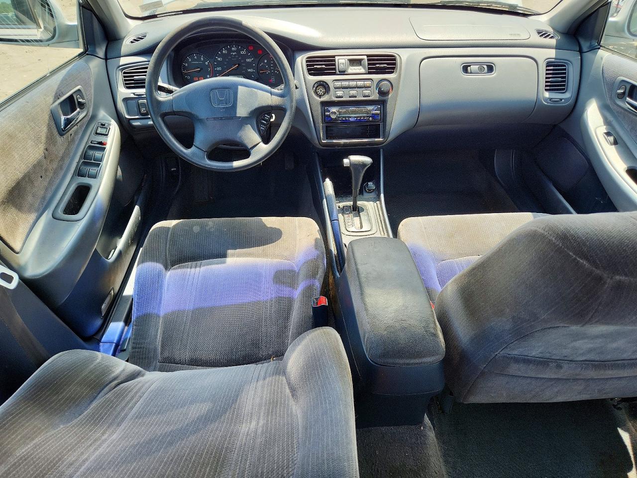 2000 Honda Accord Lx Silver vin: 1HGCG6651YA025575