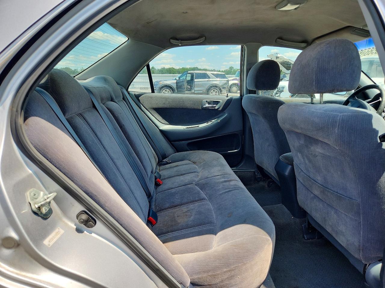 2000 Honda Accord Lx Silver vin: 1HGCG6651YA025575