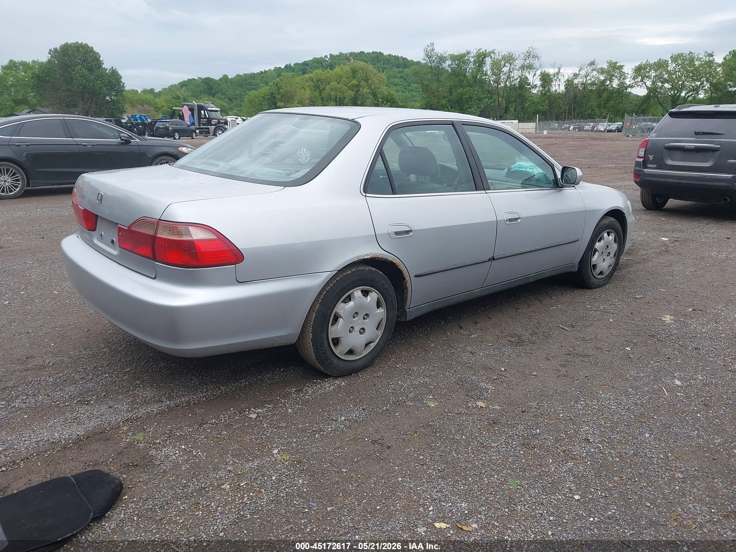 2000 Honda Accord 2.3 Lx Silver vin: 1HGCG6651YA147367