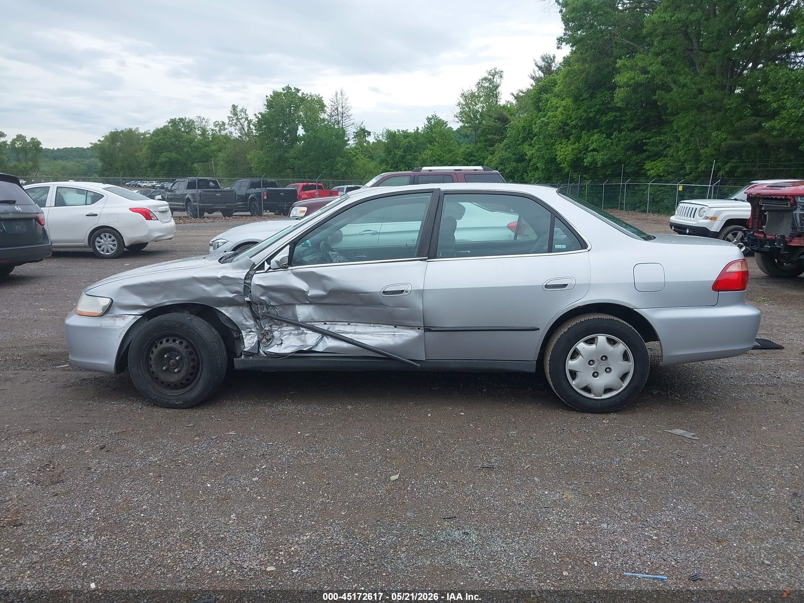 2000 Honda Accord 2.3 Lx Silver vin: 1HGCG6651YA147367