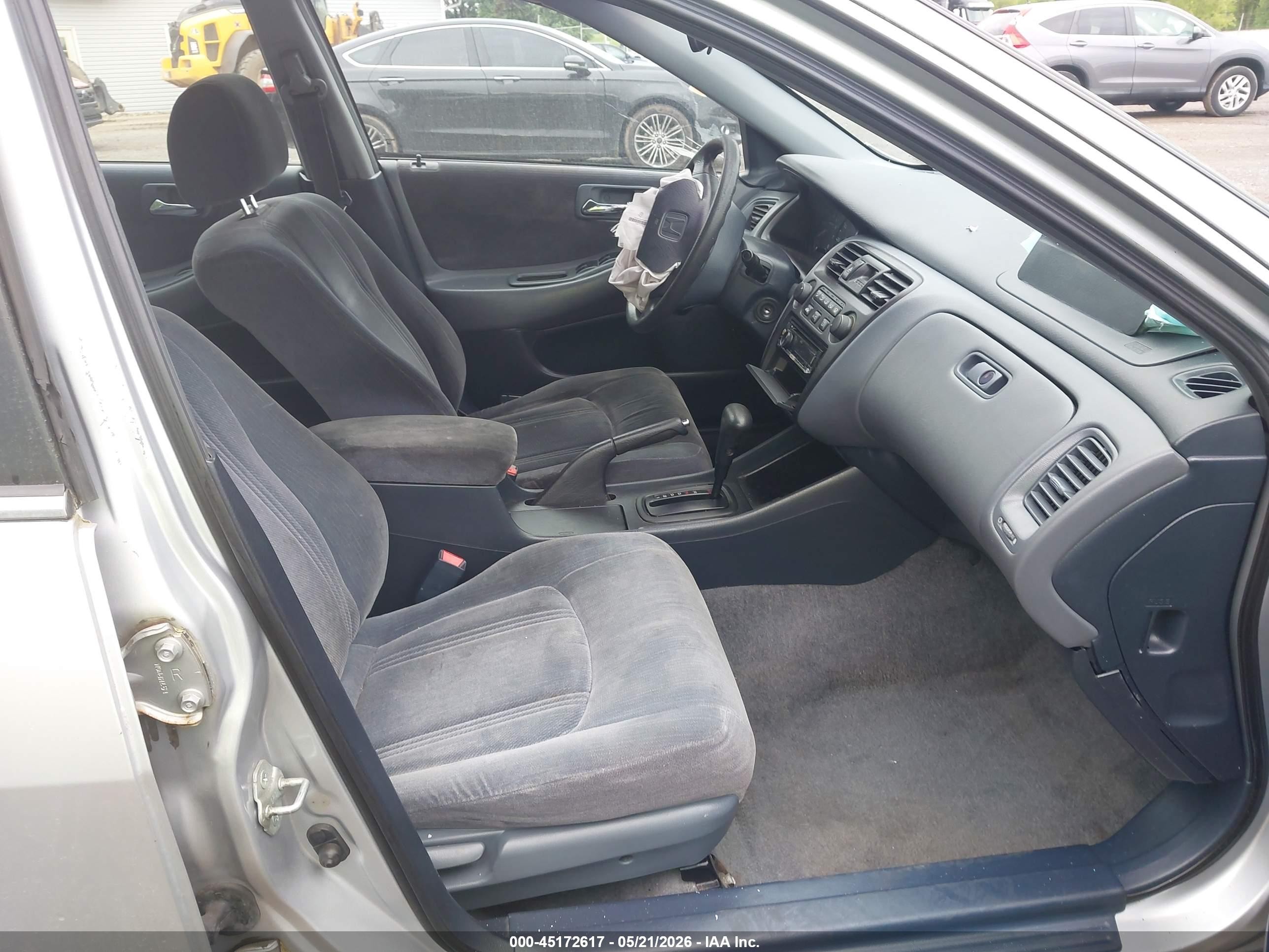 2000 Honda Accord 2.3 Lx Silver vin: 1HGCG6651YA147367