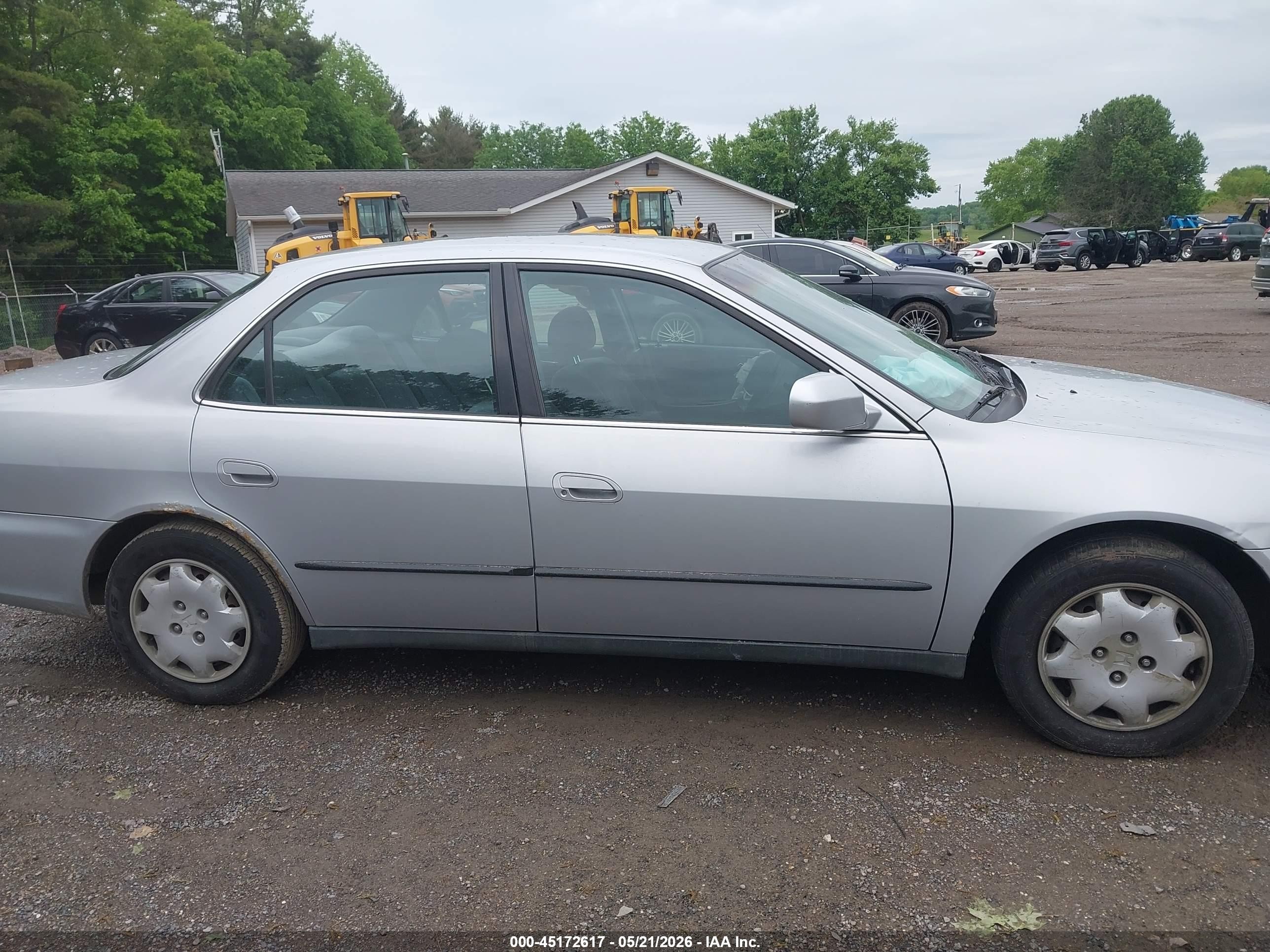 2000 Honda Accord 2.3 Lx Silver vin: 1HGCG6651YA147367