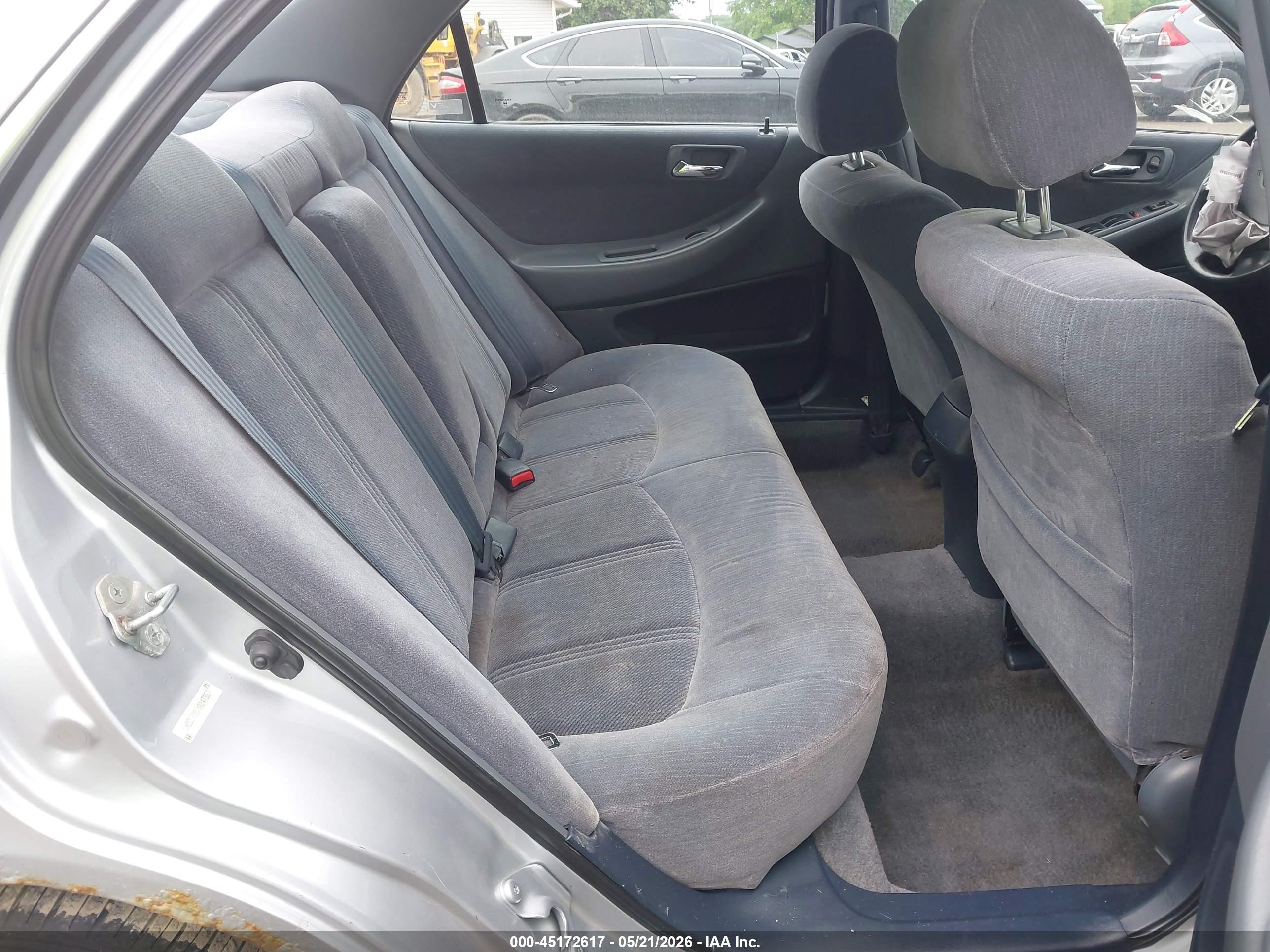 2000 Honda Accord 2.3 Lx Silver vin: 1HGCG6651YA147367