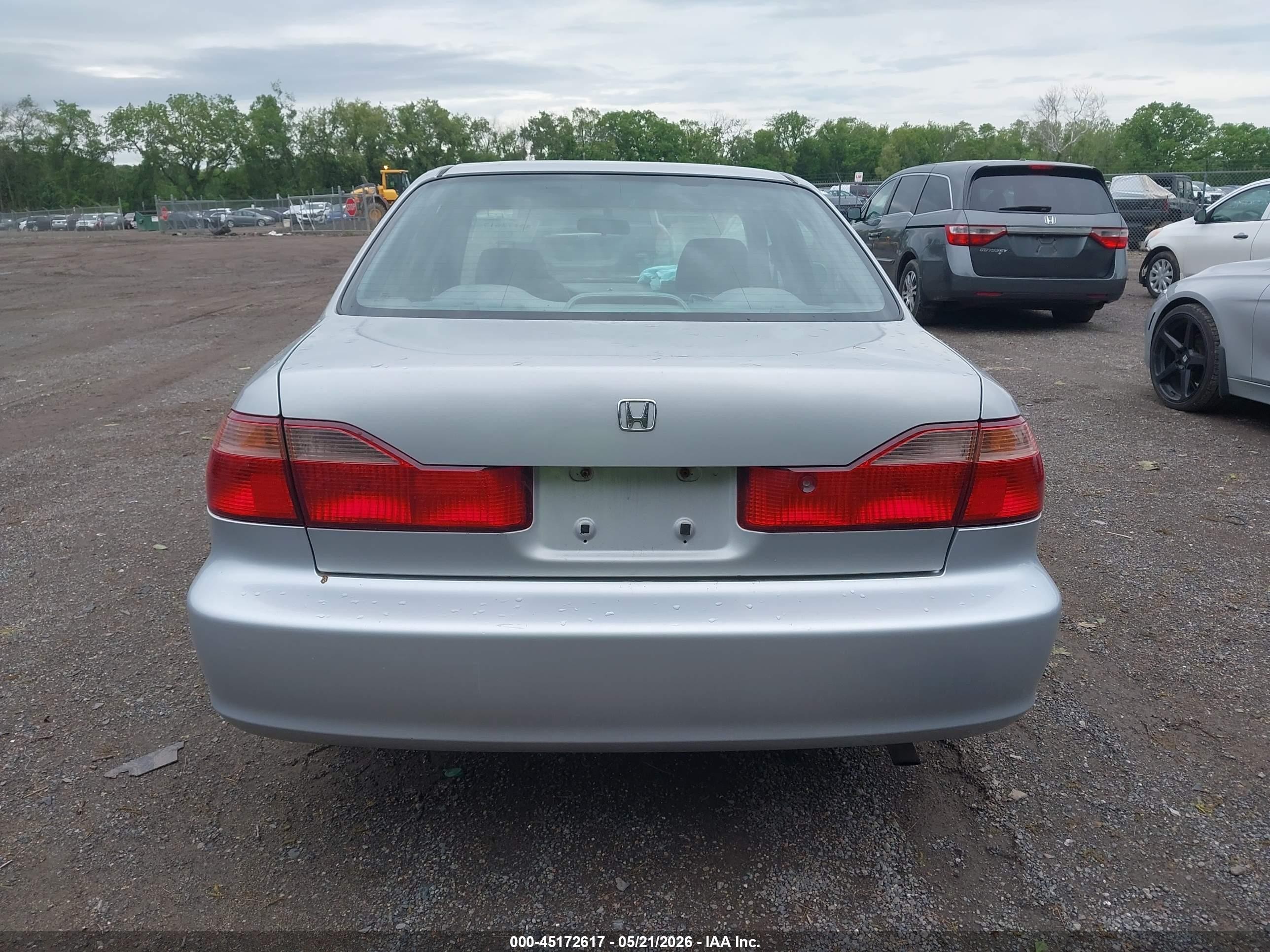 2000 Honda Accord 2.3 Lx Silver vin: 1HGCG6651YA147367