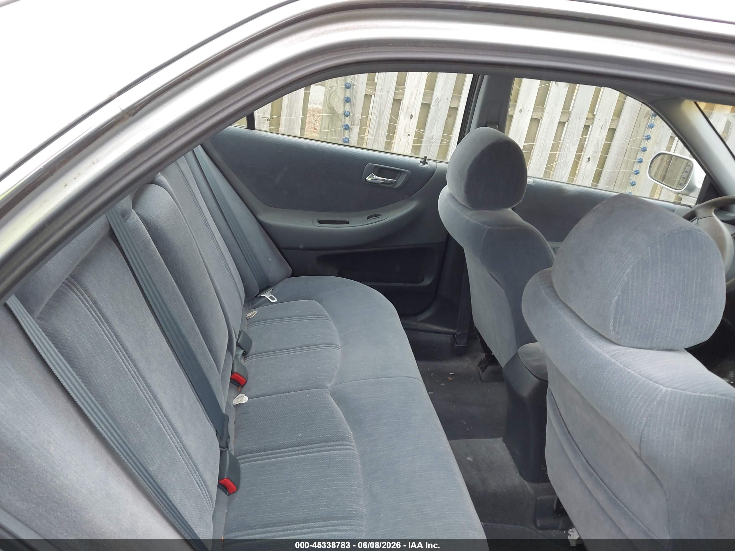 2000 Honda Accord 2.3 Lx Silver vin: 1HGCG6653YA133308