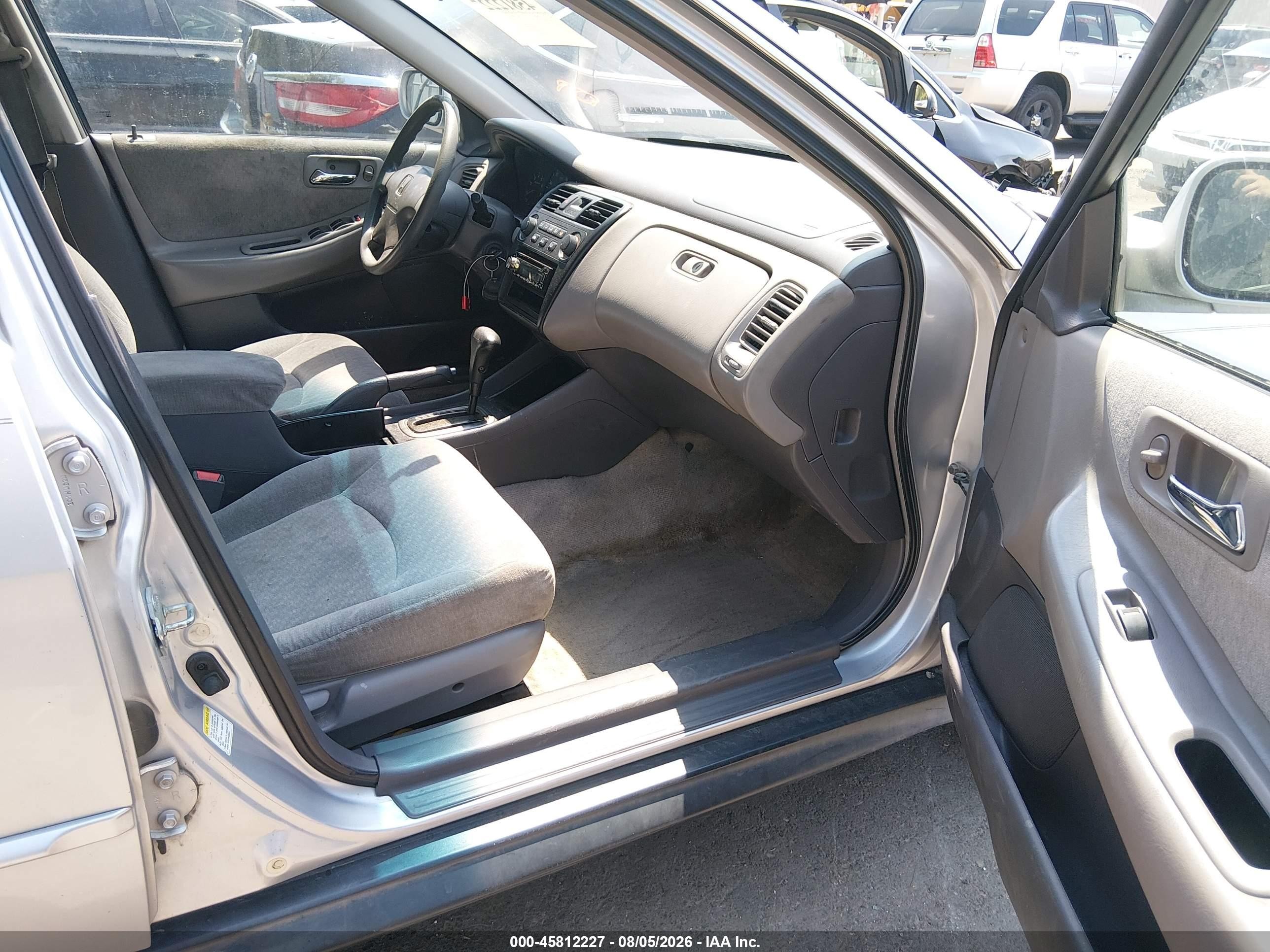 2002 Honda Accord 2.3 Lx Silver vin: 1HGCG66542A170116