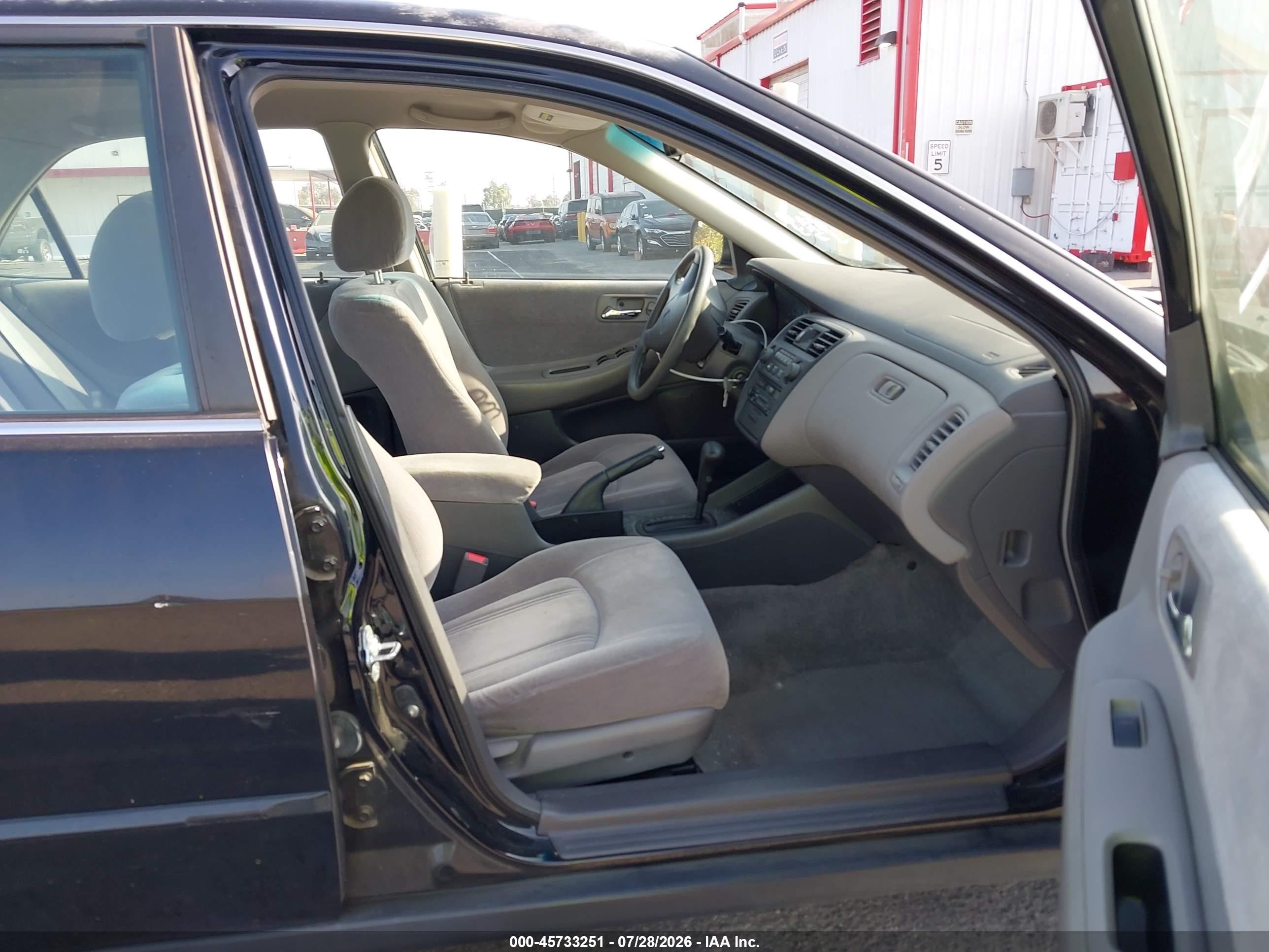 2000 Honda Accord 2.3 Lx Black vin: 1HGCG6655YA151454