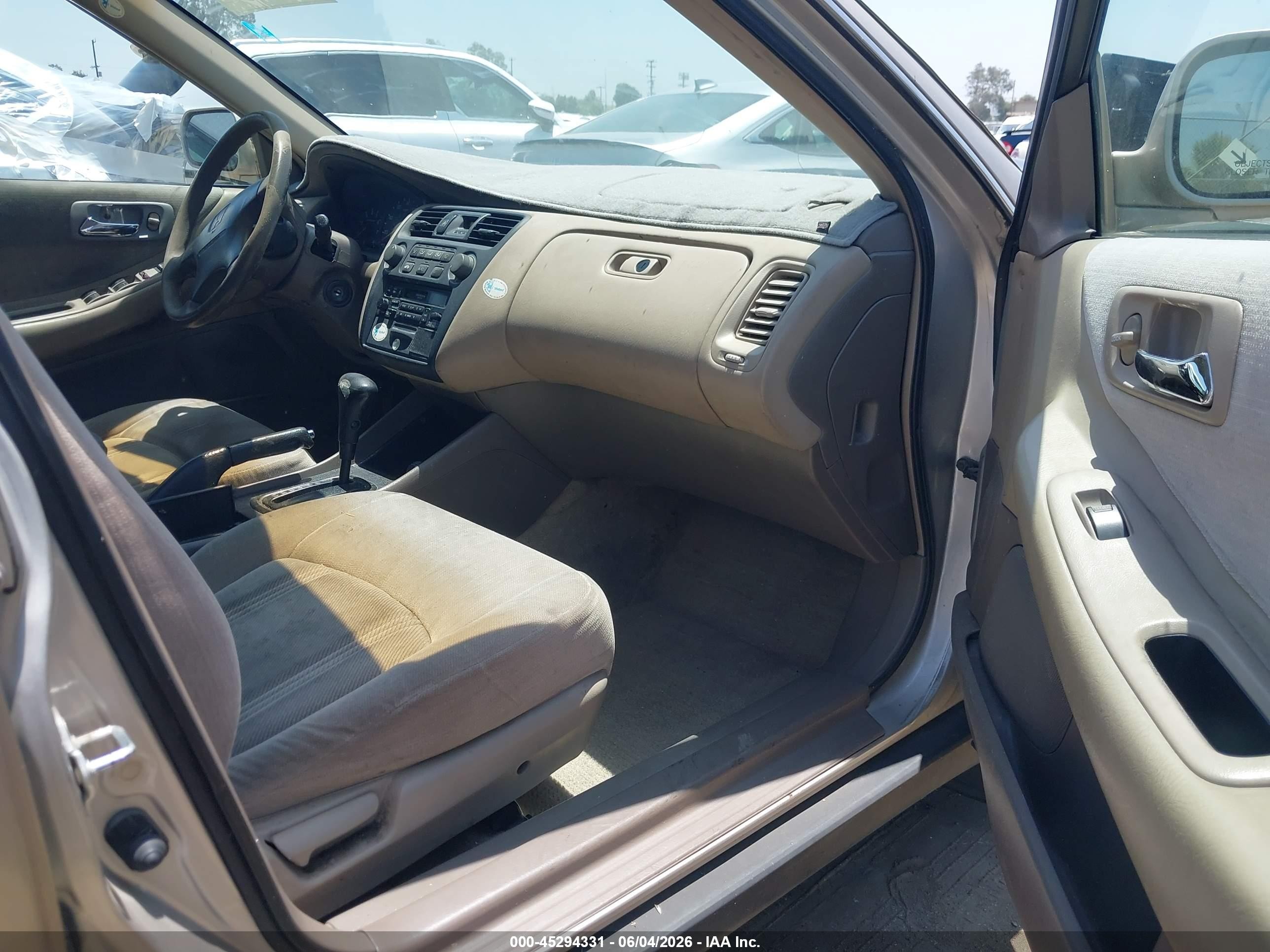 1999 Honda Accord Lx Gold vin: 1HGCG6656XA155592