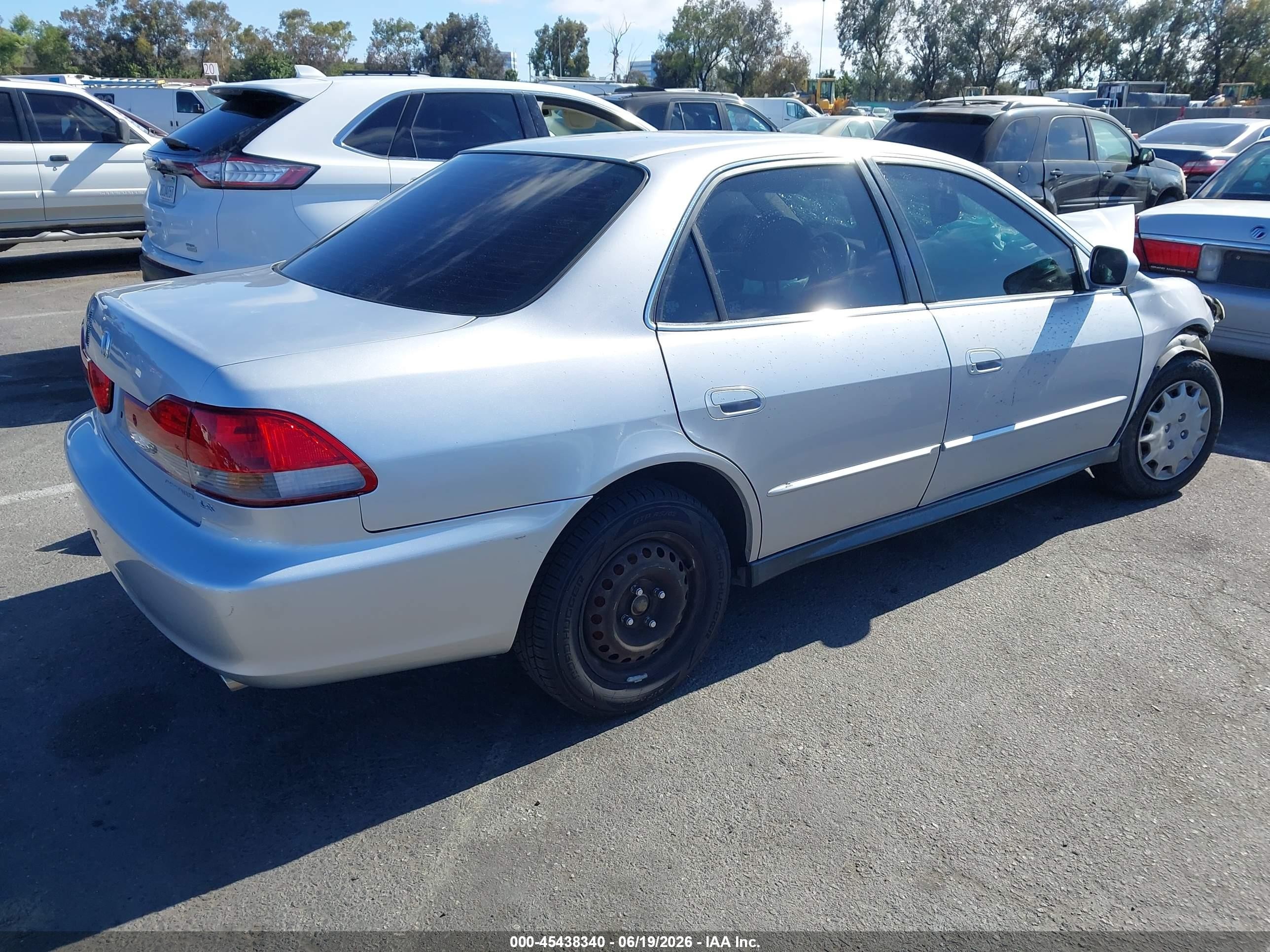 2001 Honda Accord 2.3 Lx Серебряный vin: 1HGCG66571A090758
