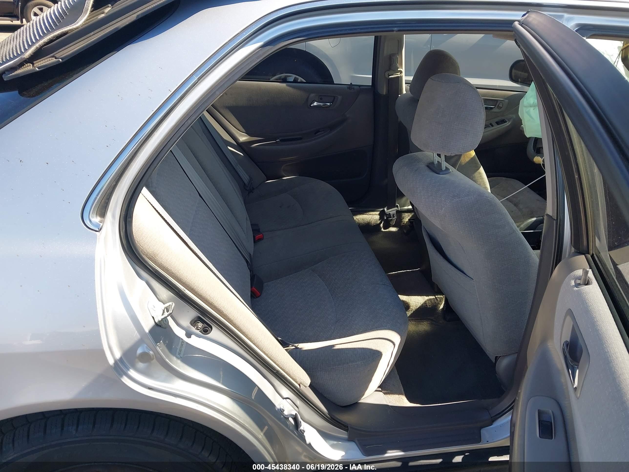 2001 Honda Accord 2.3 Lx Серебряный vin: 1HGCG66571A090758