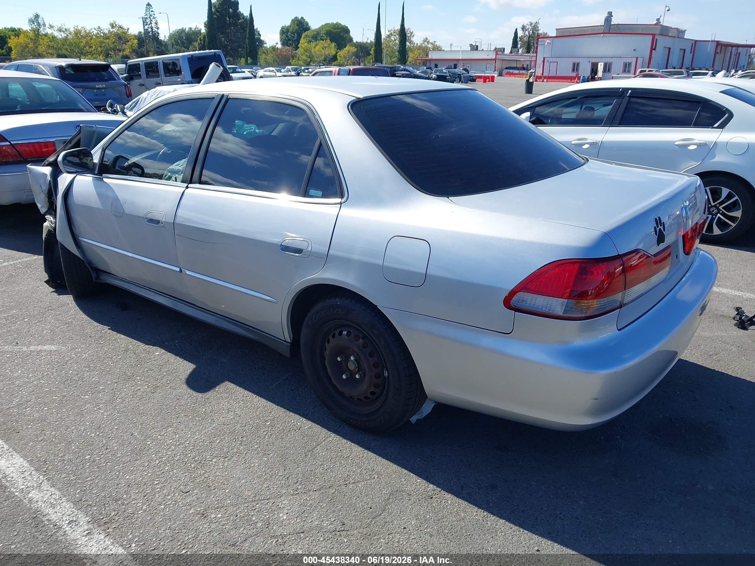 2001 Honda Accord 2.3 Lx Серебряный vin: 1HGCG66571A090758