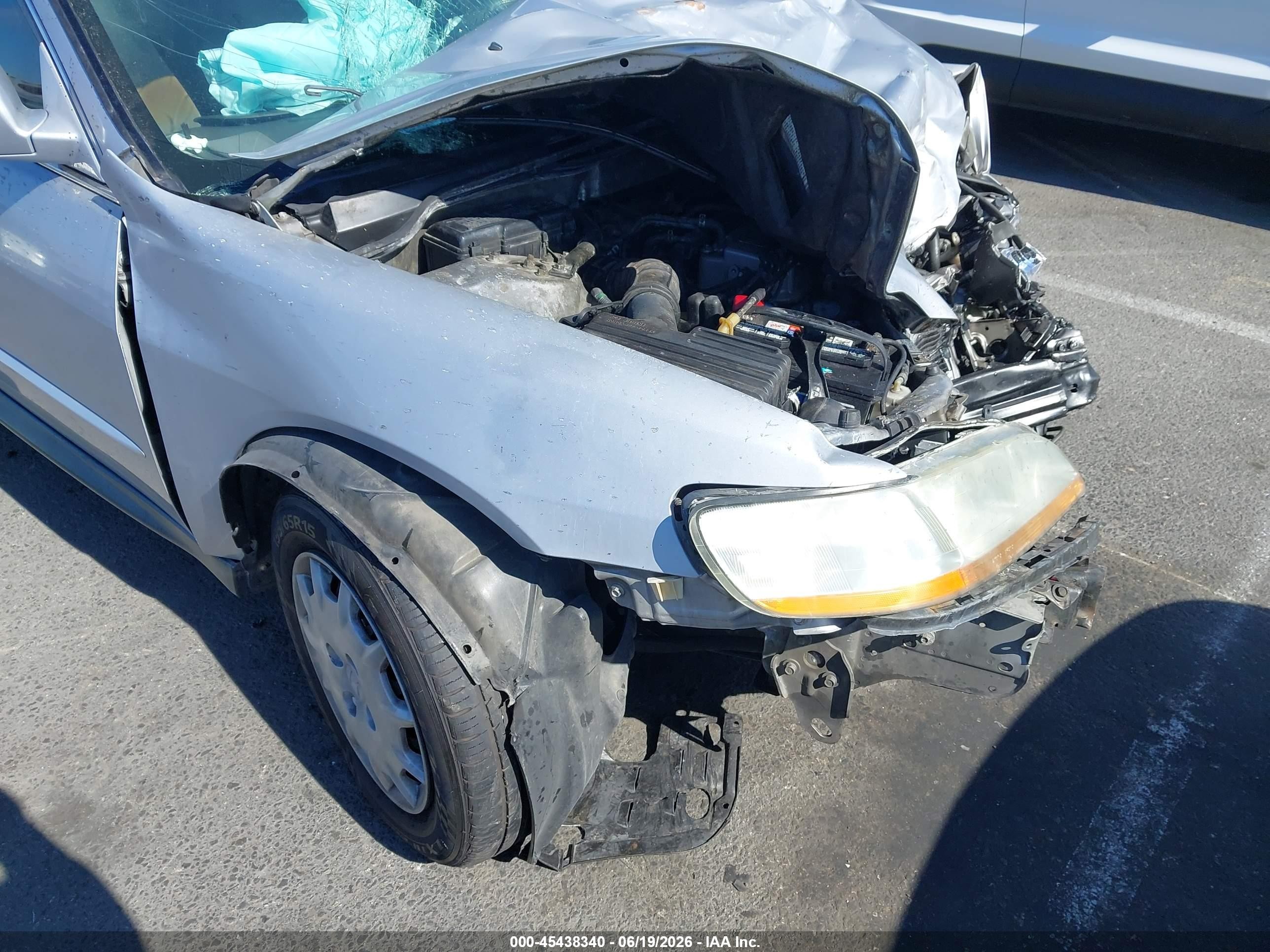 2001 Honda Accord 2.3 Lx Серебряный vin: 1HGCG66571A090758