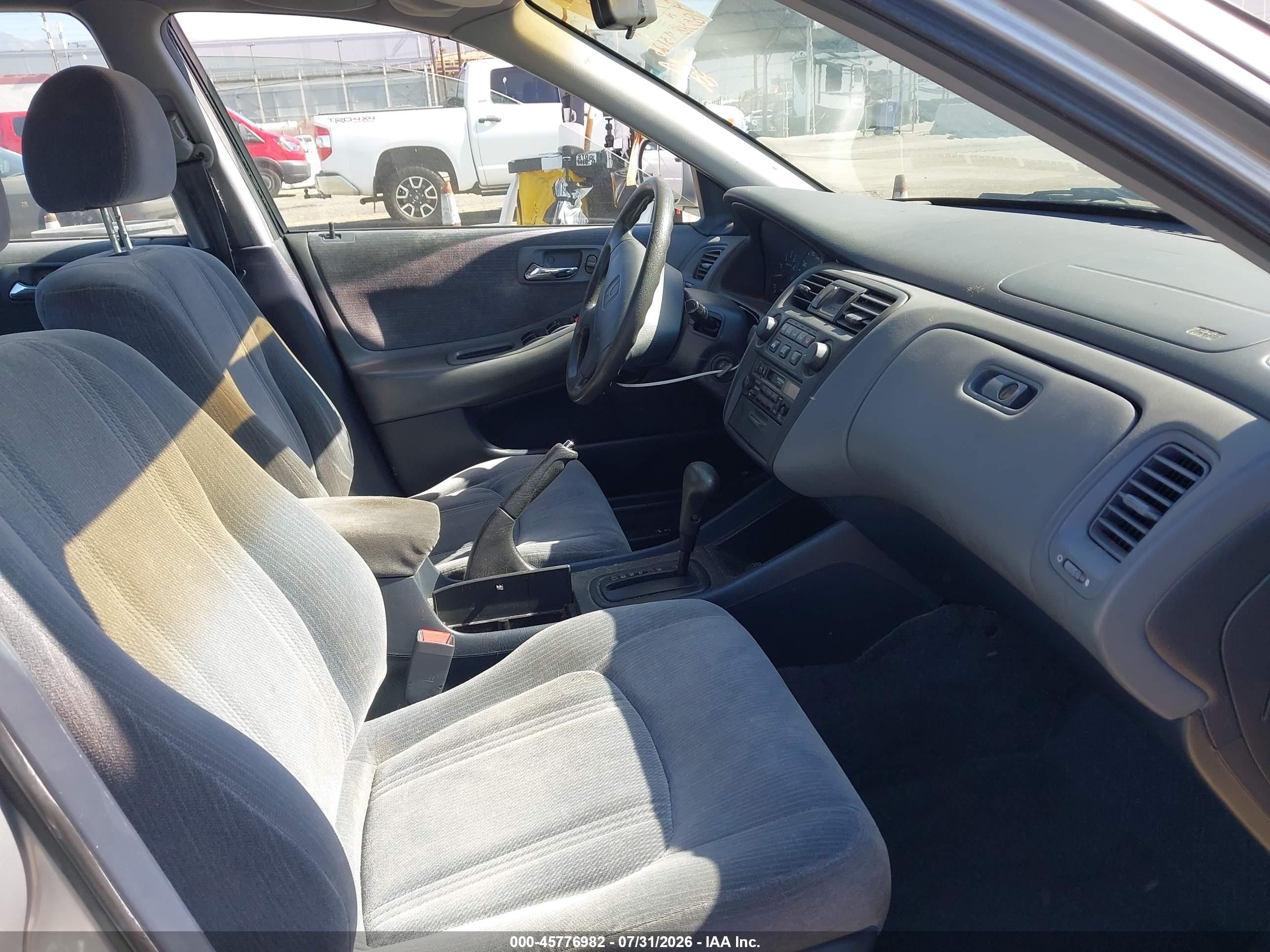 1999 Honda Accord Lx Silver vin: 1HGCG6657XA144701