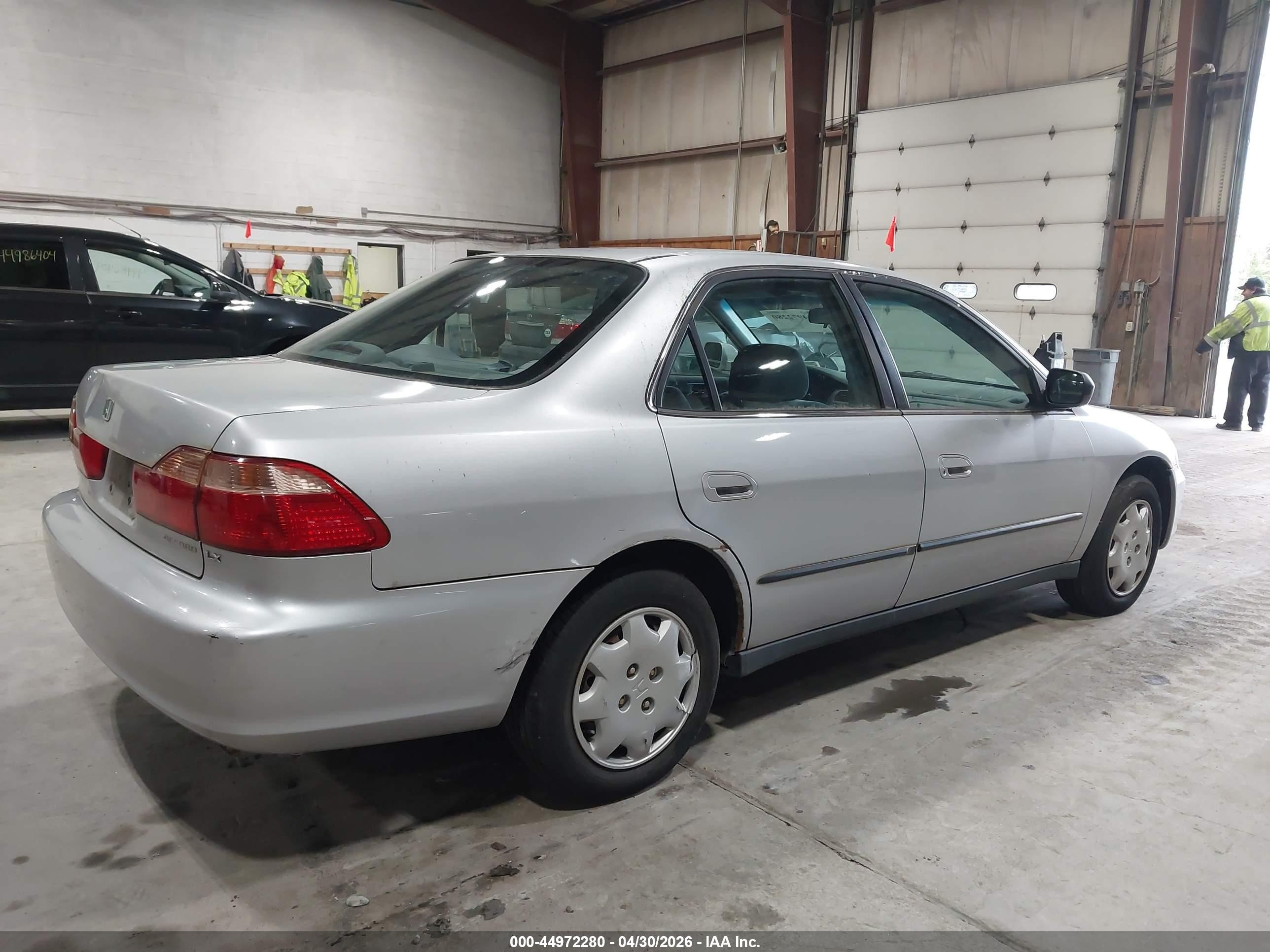 2000 Honda Accord 2.3 Lx Silver vin: 1HGCG6658YA091055