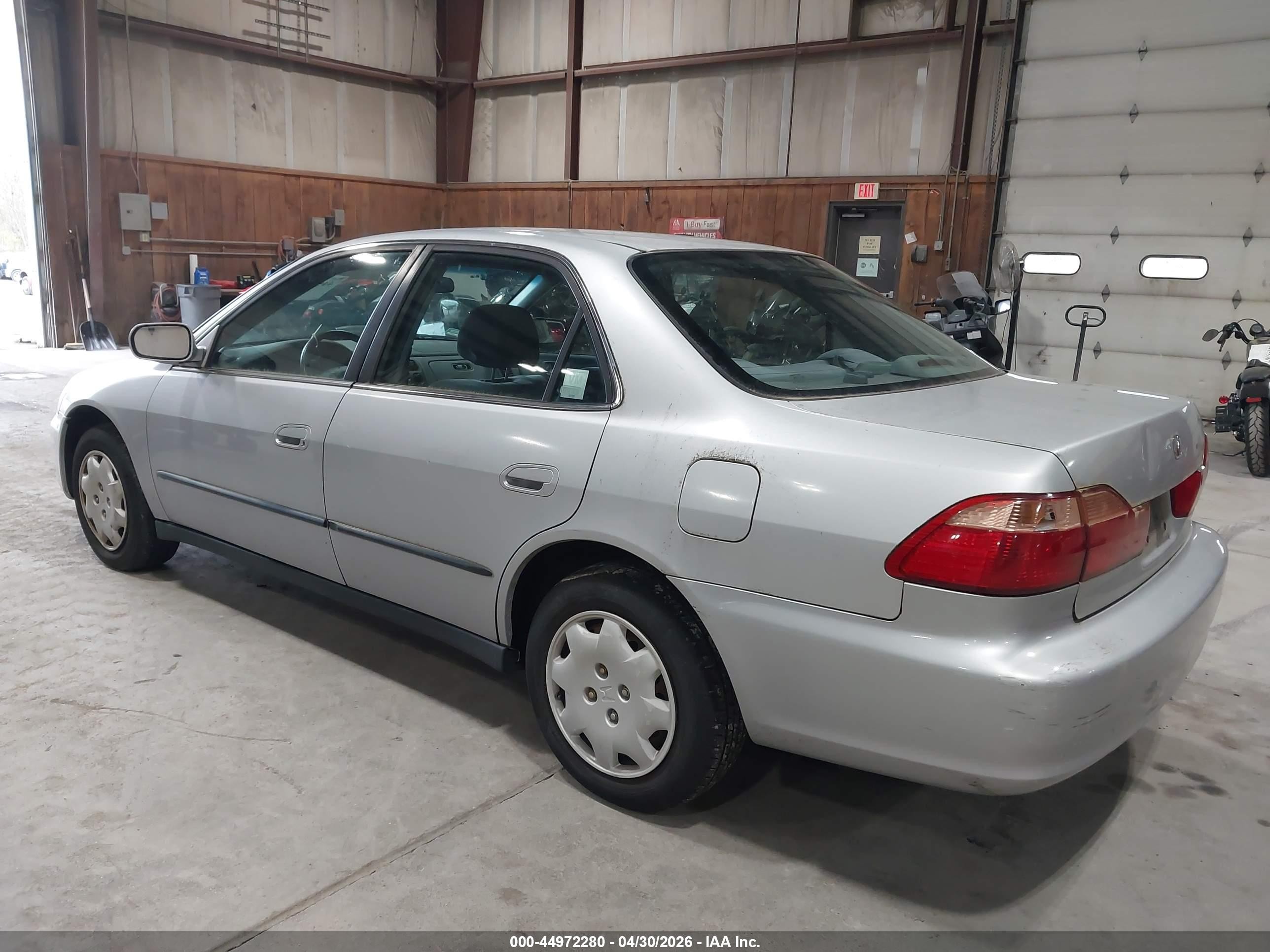 2000 Honda Accord 2.3 Lx Silver vin: 1HGCG6658YA091055