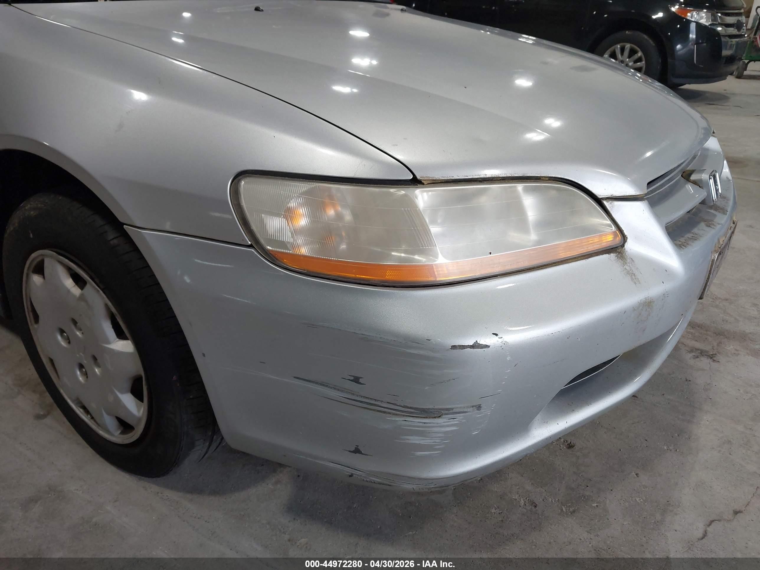 2000 Honda Accord 2.3 Lx Silver vin: 1HGCG6658YA091055