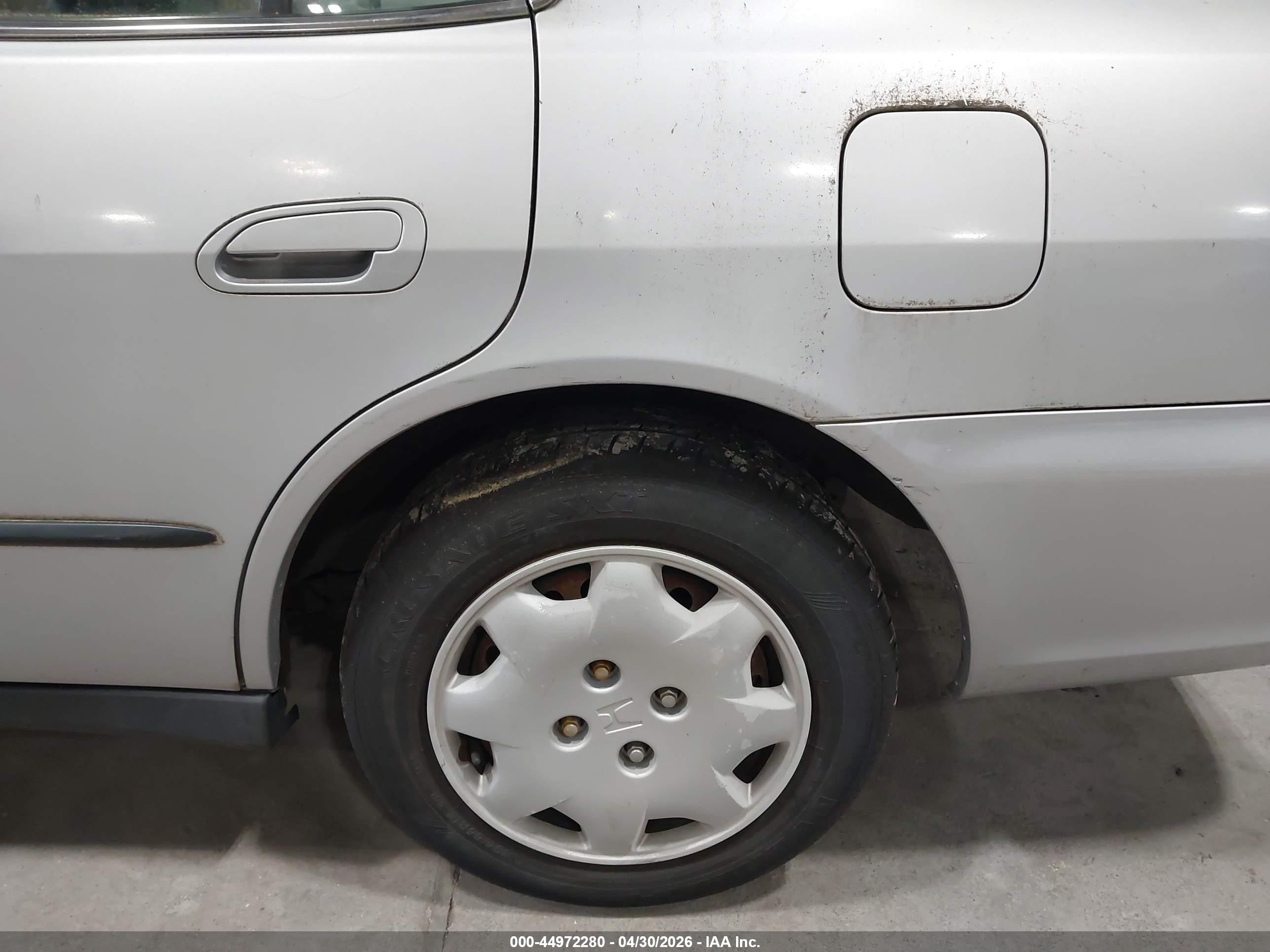 2000 Honda Accord 2.3 Lx Silver vin: 1HGCG6658YA091055