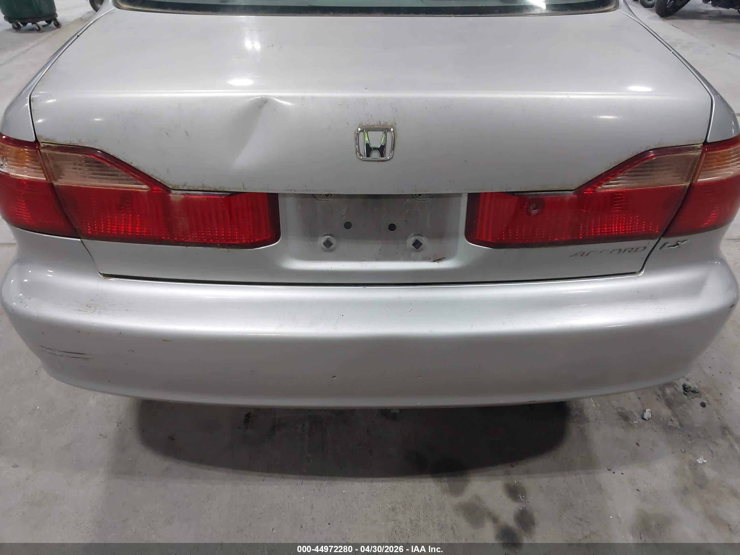 2000 Honda Accord 2.3 Lx Silver vin: 1HGCG6658YA091055