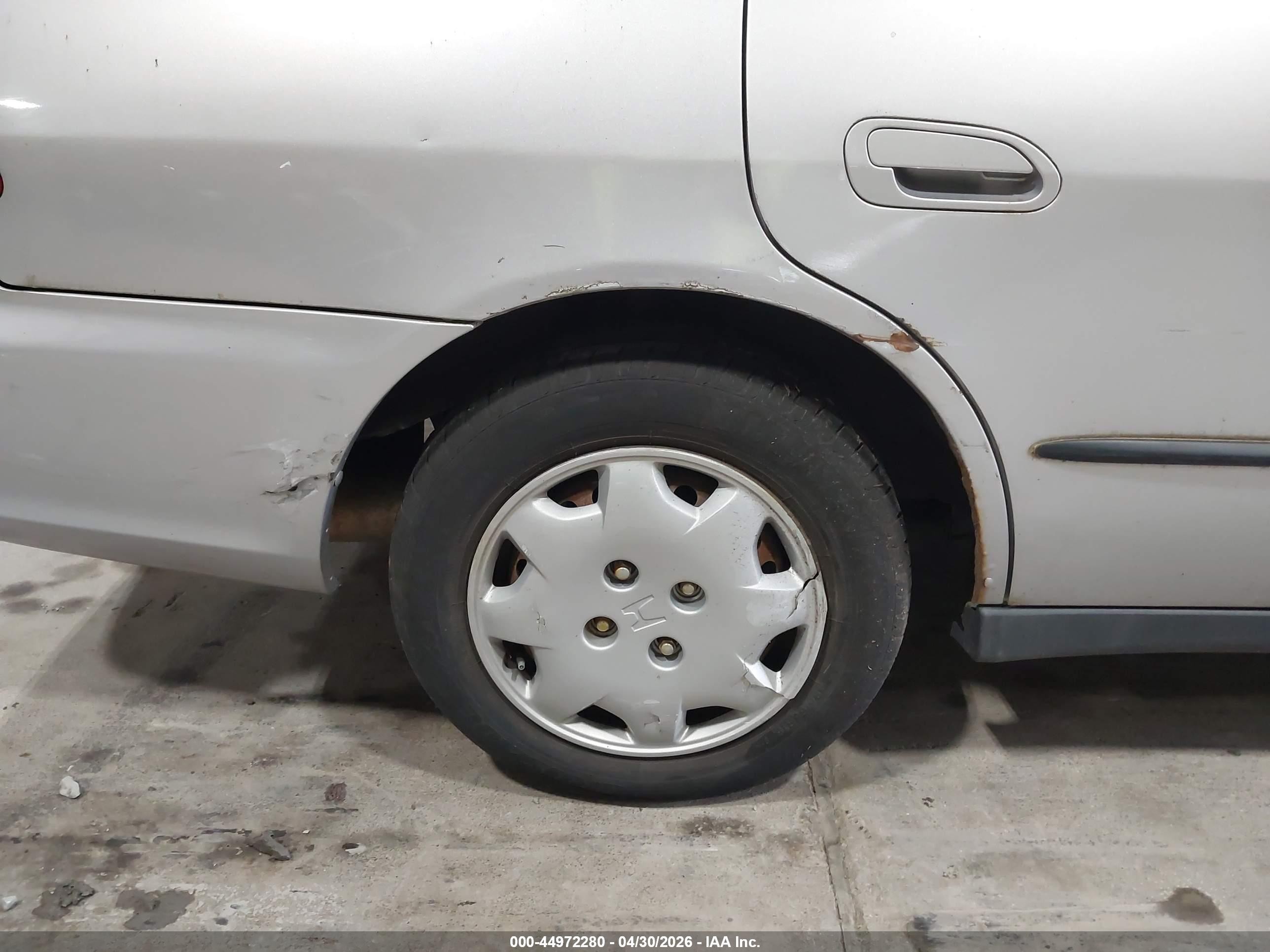 2000 Honda Accord 2.3 Lx Silver vin: 1HGCG6658YA091055