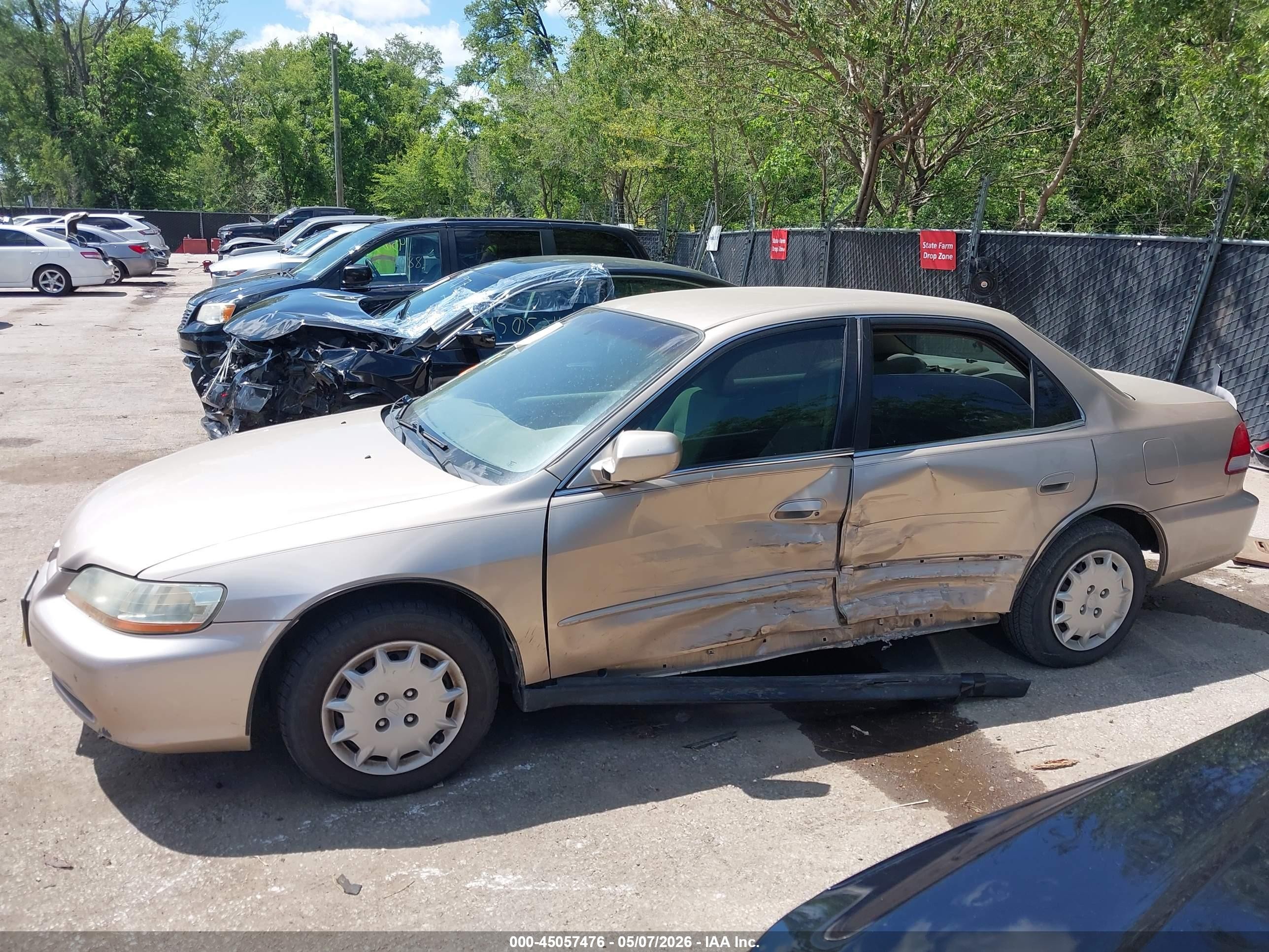2002 Honda Accord 2.3 Lx Золотой vin: 1HGCG66592A006442