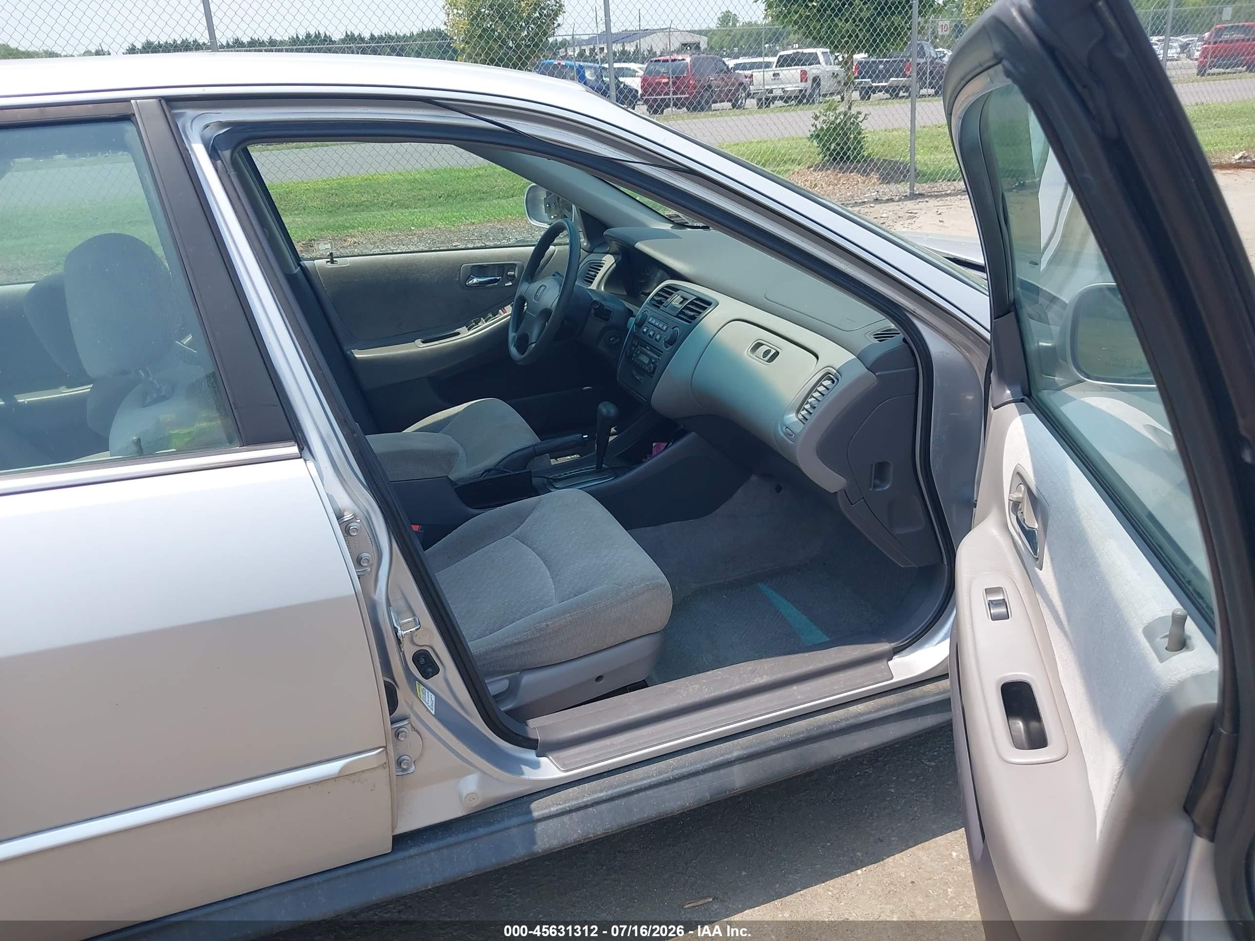 2002 Honda Accord 2.3 Lx Silver vin: 1HGCG66592A050439